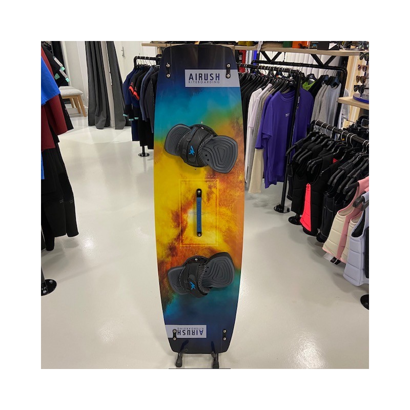 Twin Tip Complet Occasion Airush Apex V8 2023 - The Corner Shop
