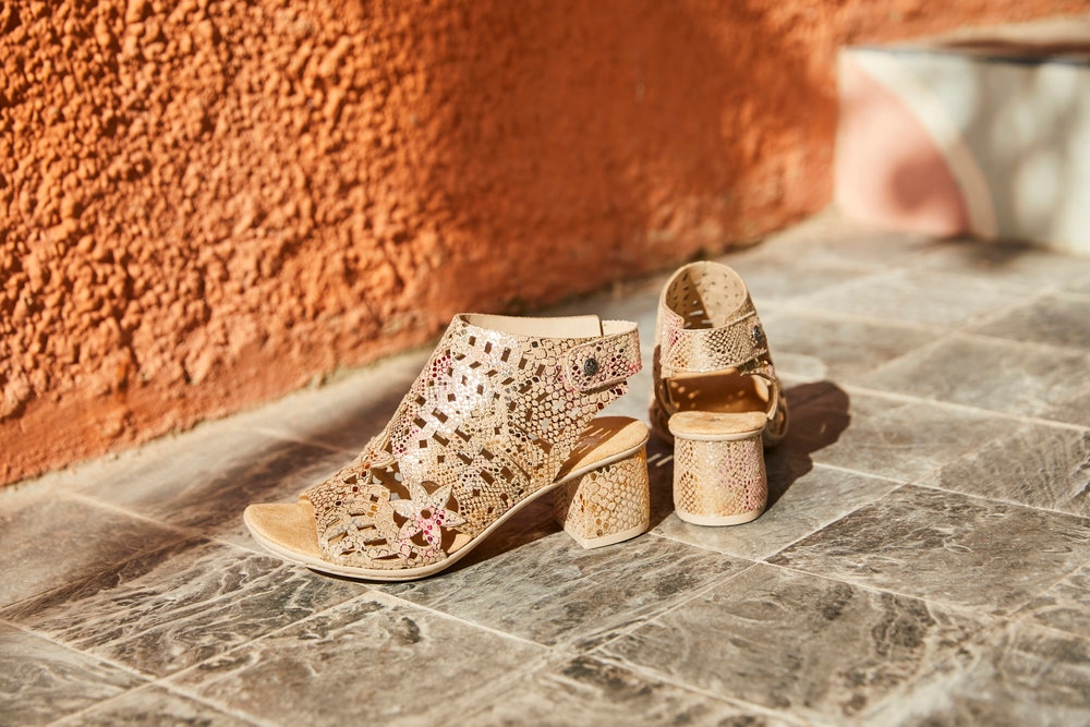 Rieker Sandalette  Sommerschuh, Sandale, Blockabsatz, mit modischer Schaftgestaltung
