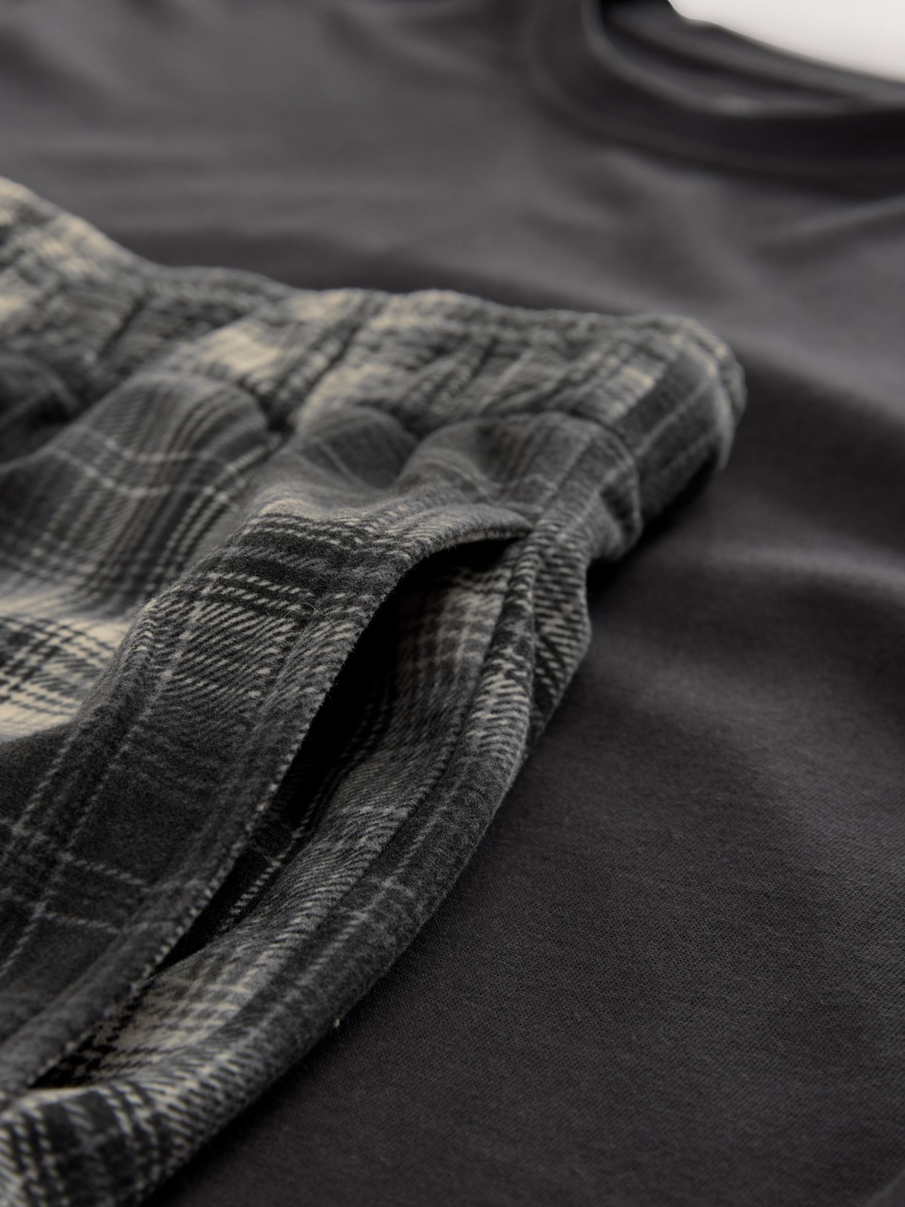 Zwart/wit Eenkleurig Ruit - Motionflex behaaglijke pyjamaset met korte broek