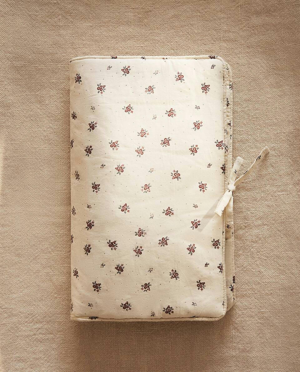 PORTA-LENÇOS UMEDECIDOS INFANTIS COM ESTAMPA FLORAL