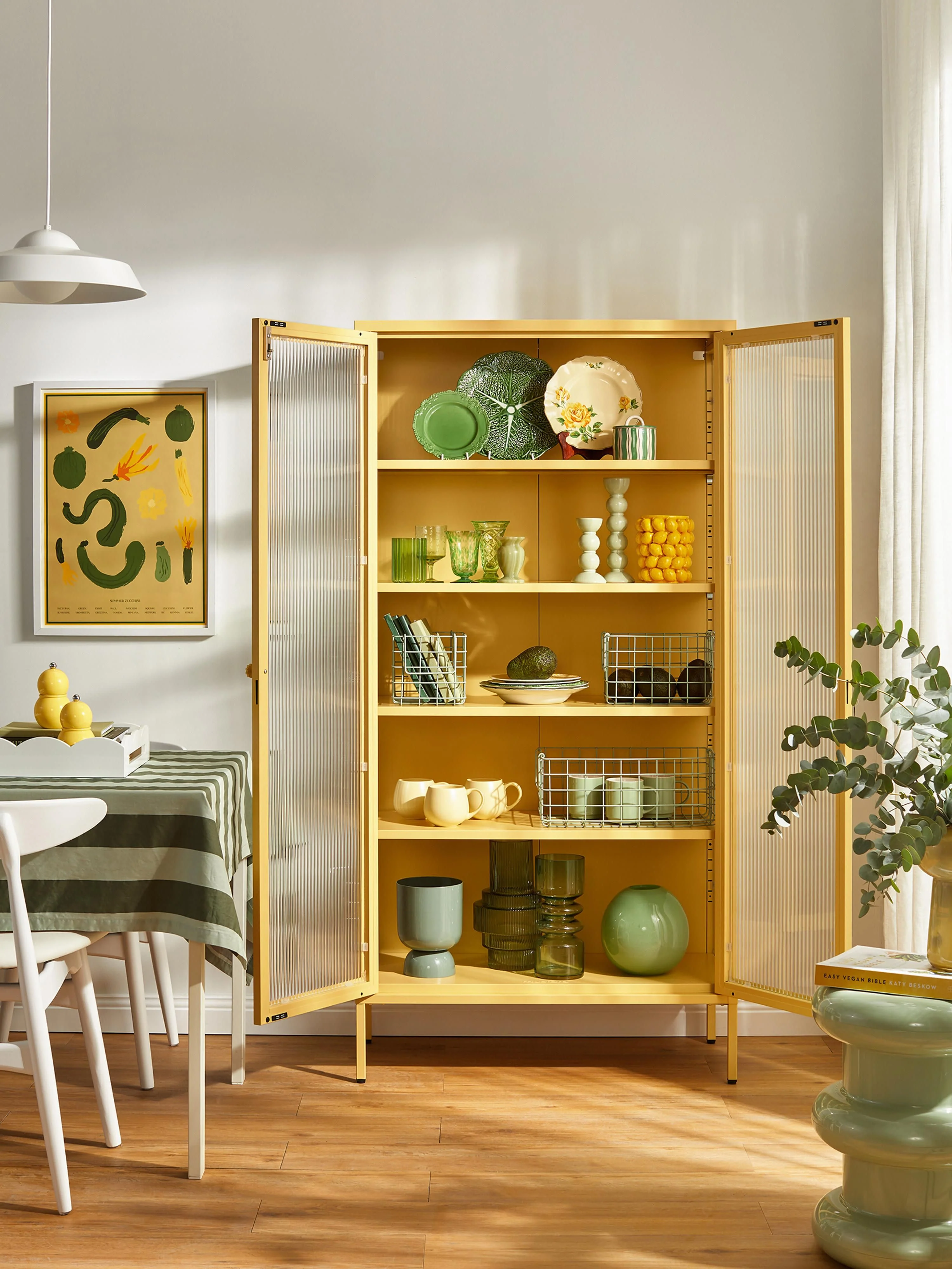 Metalen vitrinekast The Collector met geribbeld glas
