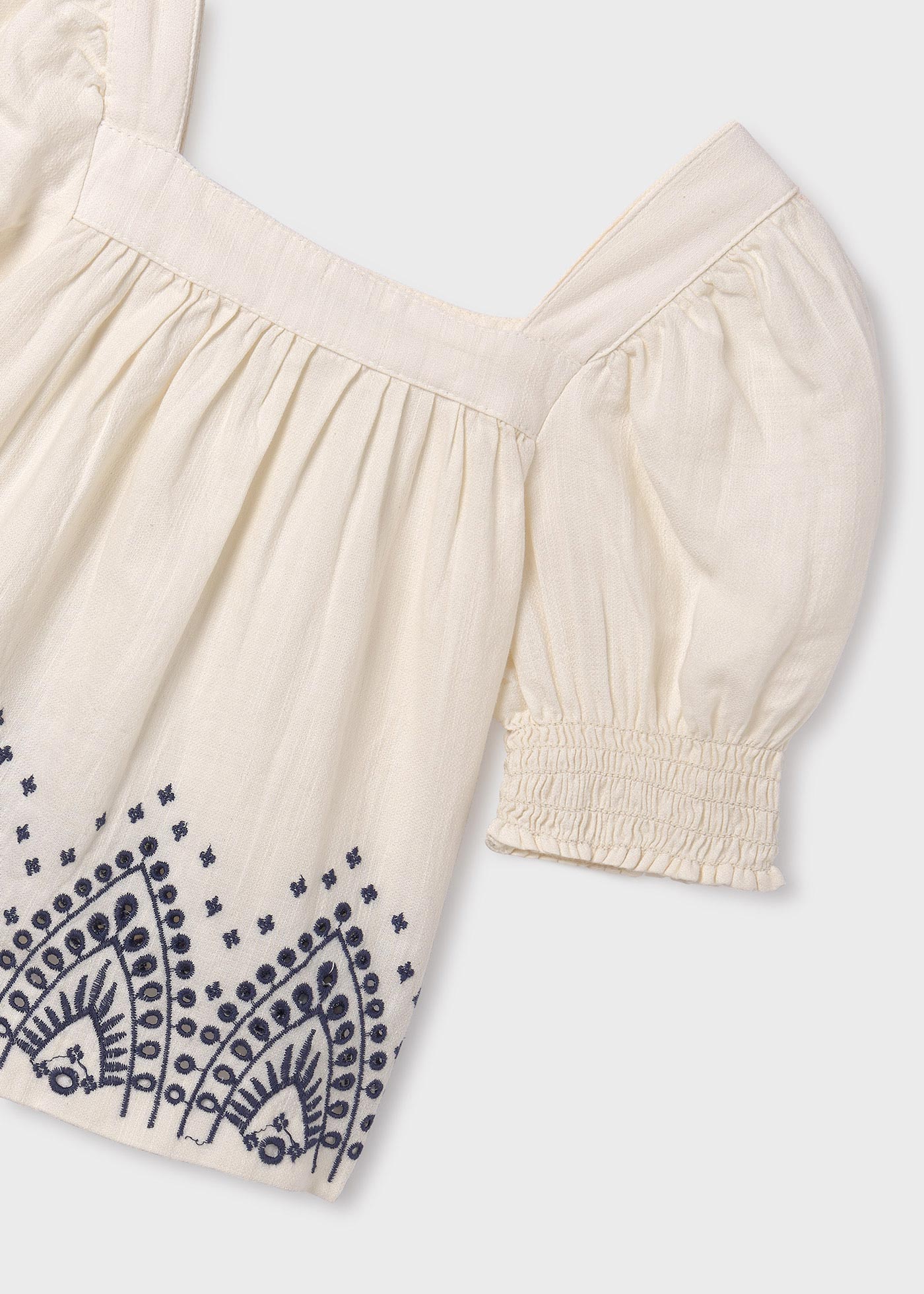 Blusa bordada para meninas