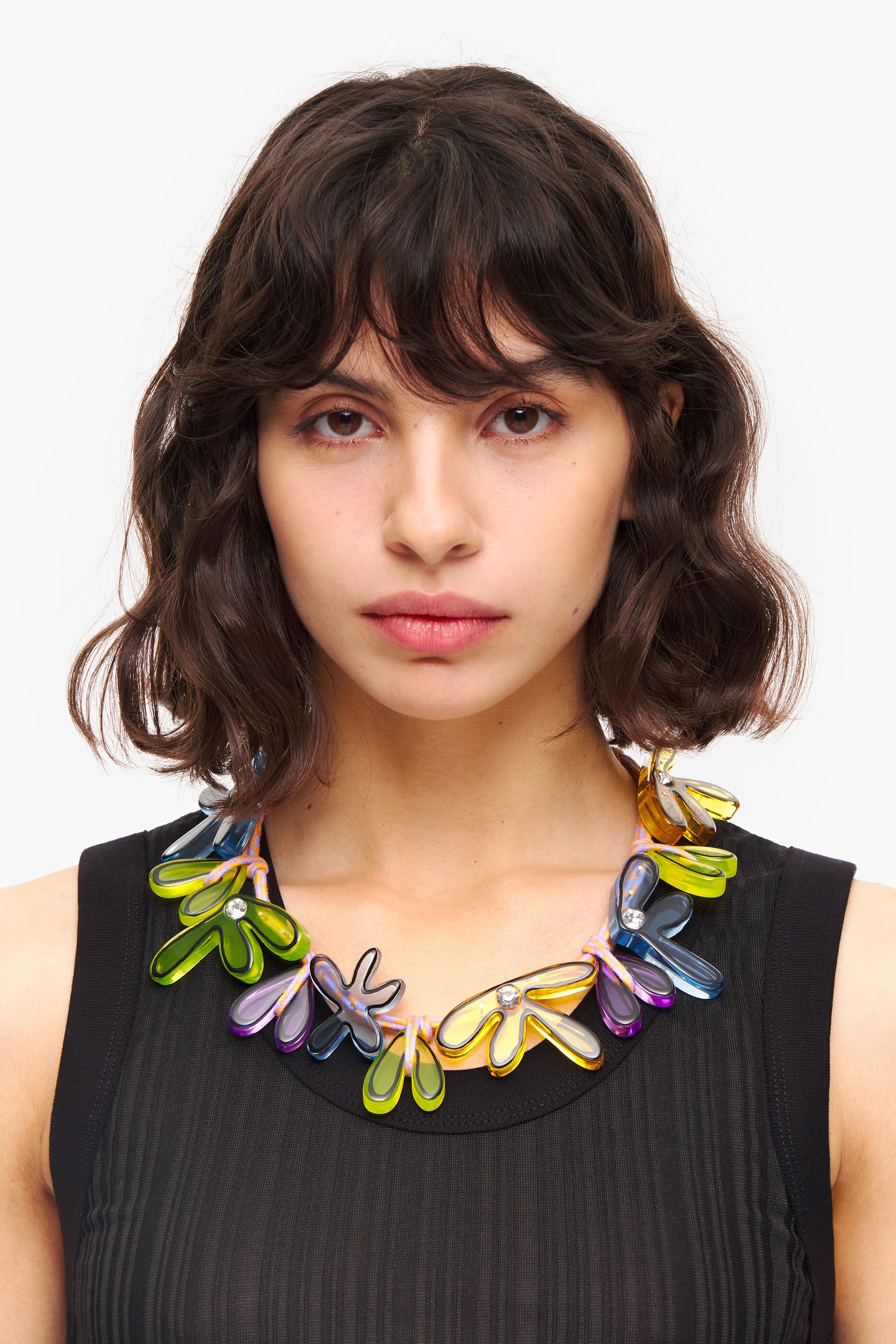 Colar de cordão com flores multicoloridas