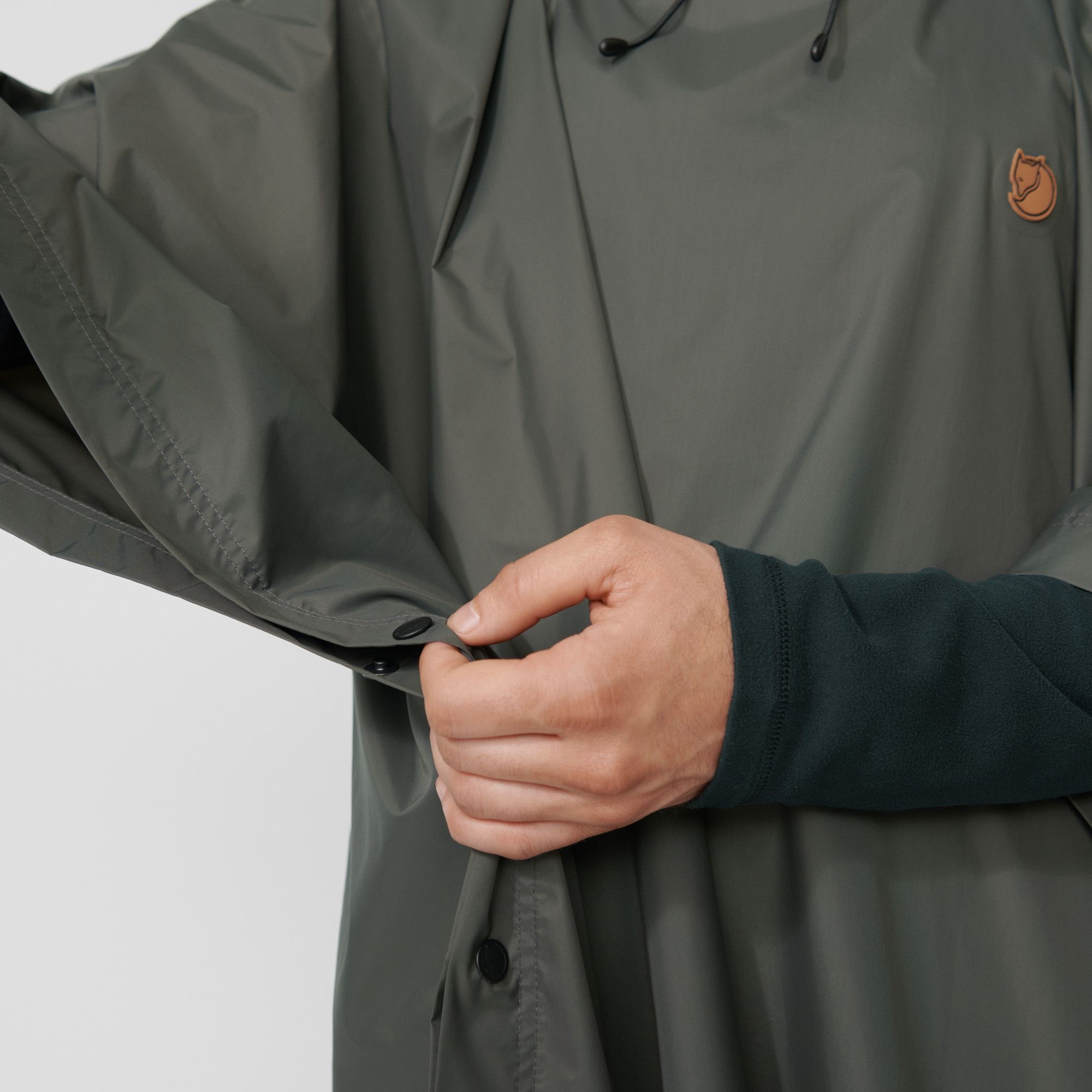 Fjällräven Poncho for regnværsdager på nett