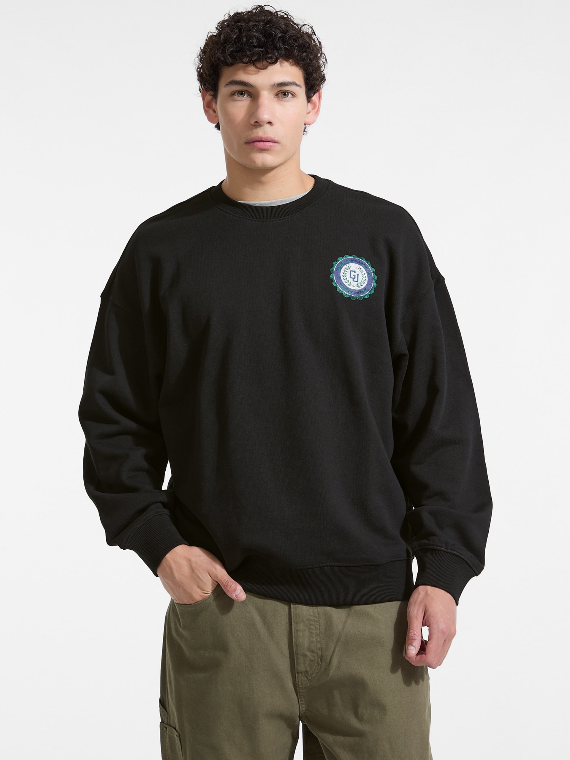 Moletom gola redonda com logo universitário