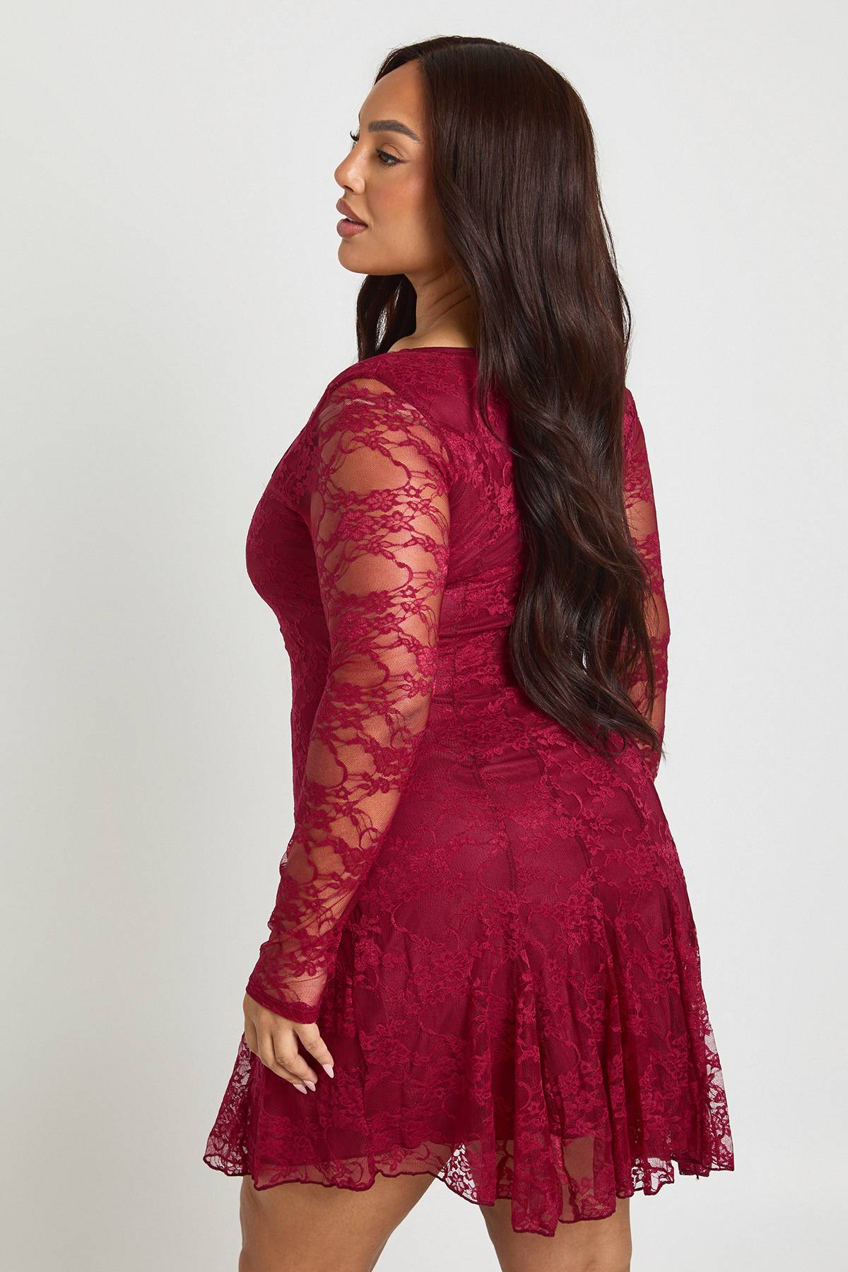 boohoo Robe Mini Patineuse à Godets en Dentelle Grande Taille