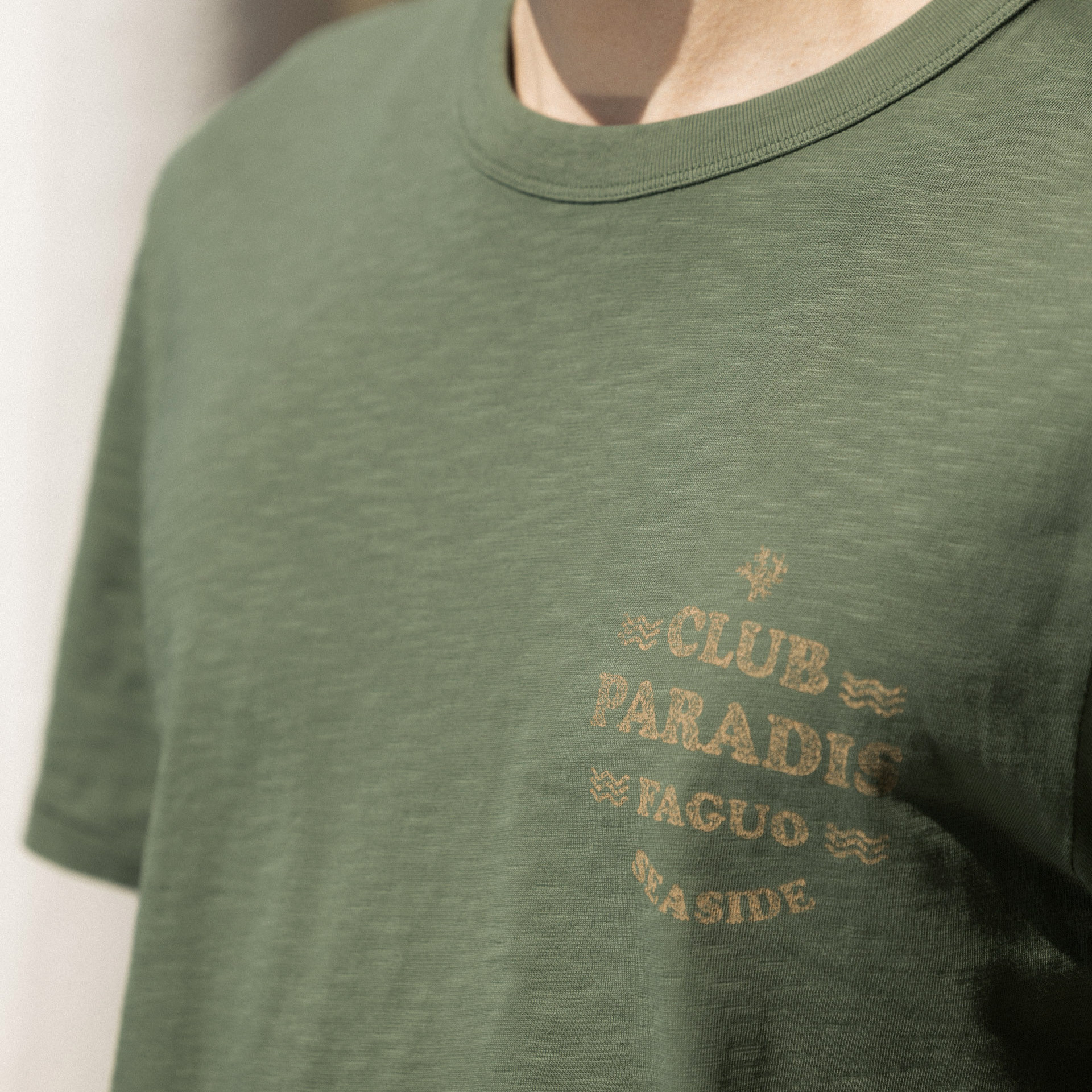 T-shirt kaki club paradis coton et coton recyclé - modèle retz