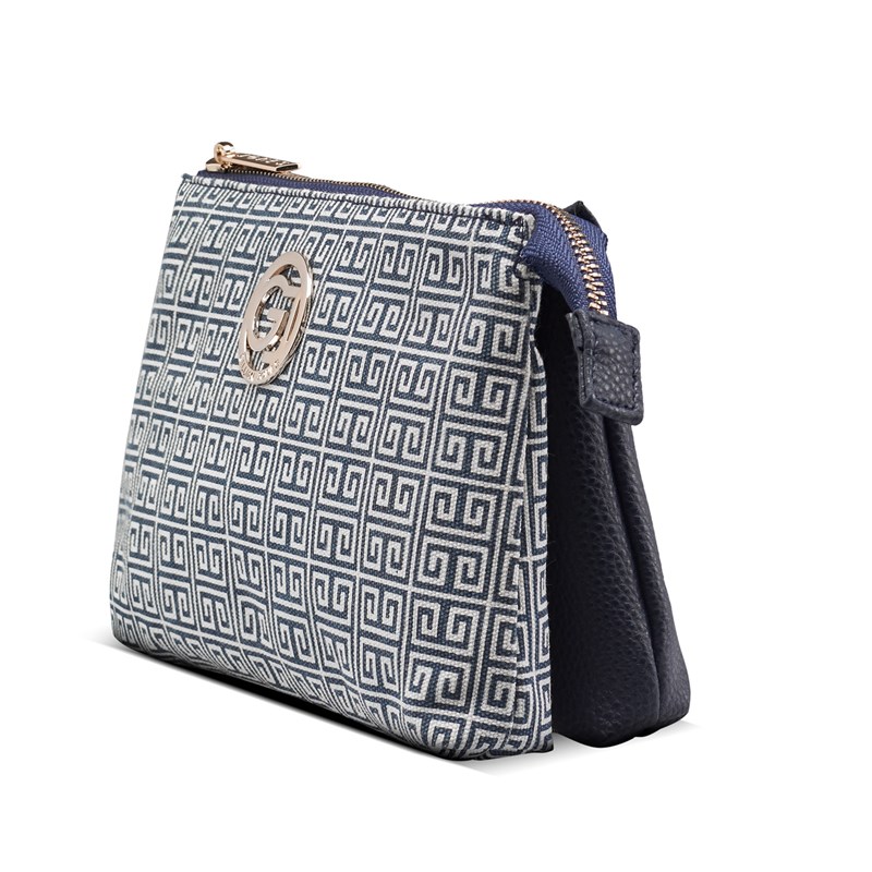 Gillian Jones<br>Makeup pung The Weekender