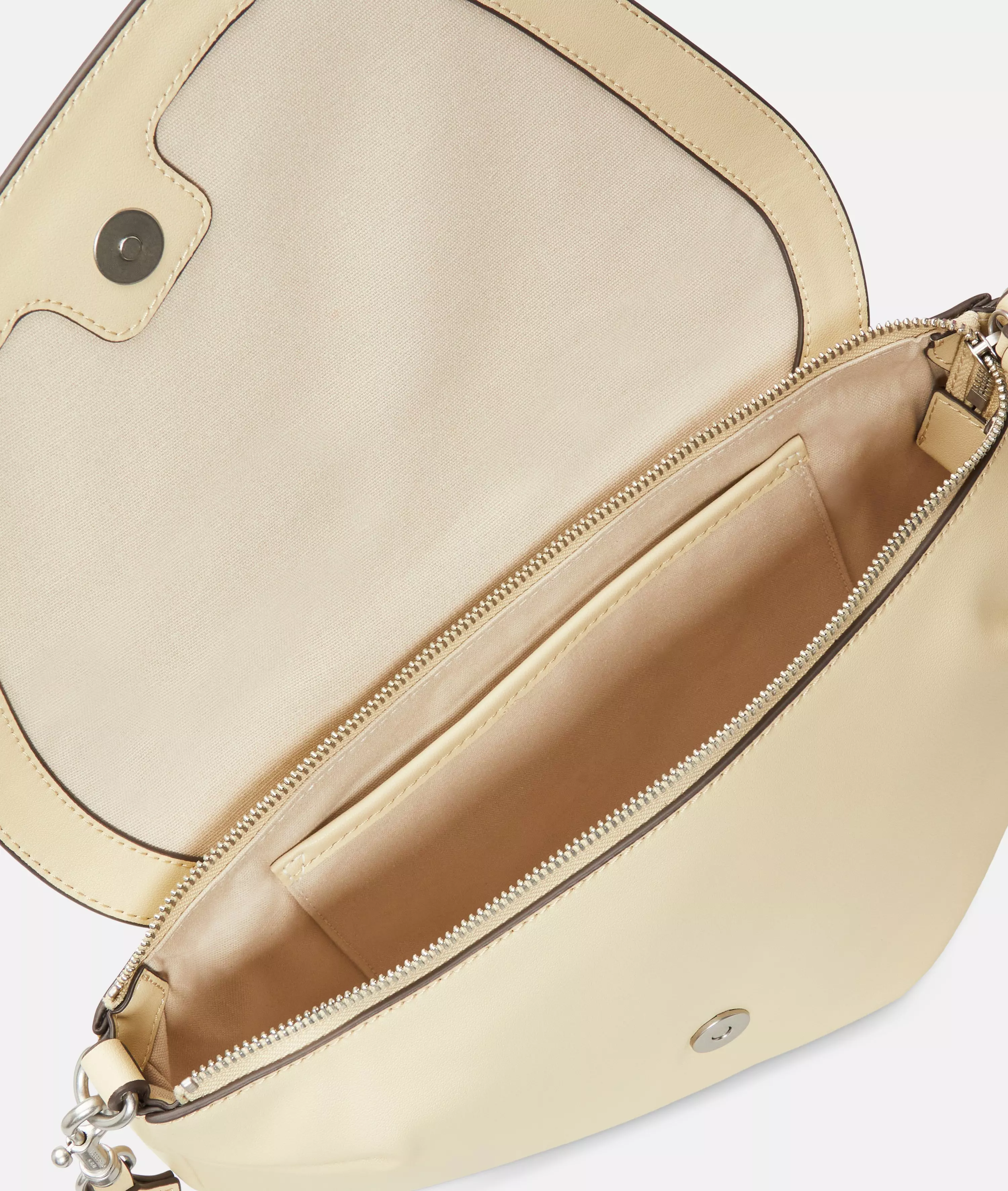 Oval Shoulder-Bag M Spacious shoulder bag made from recycled leather