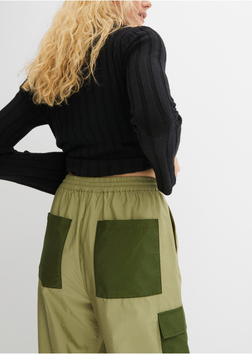 Pantalon parachute avec poches contrastantes