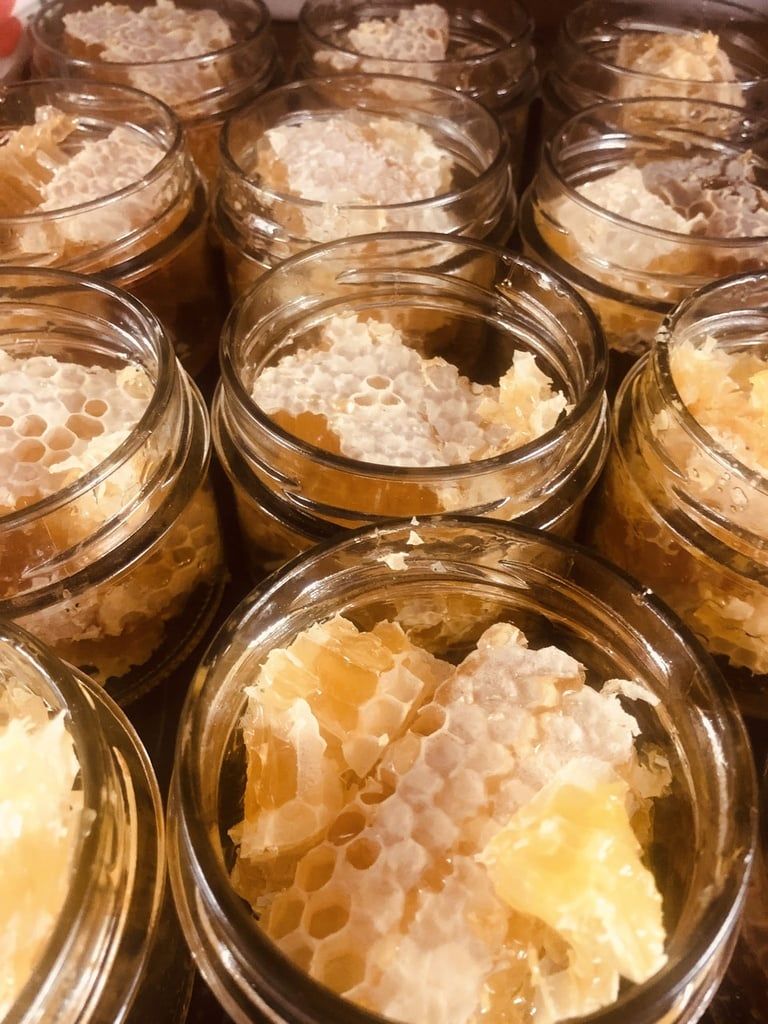 Bio Naturwabenhonig im Glas von Bio-Imkerei Blütenstaub