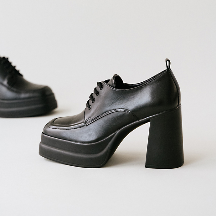 Derbies à plateformes et bouts carrés  en cuir noir