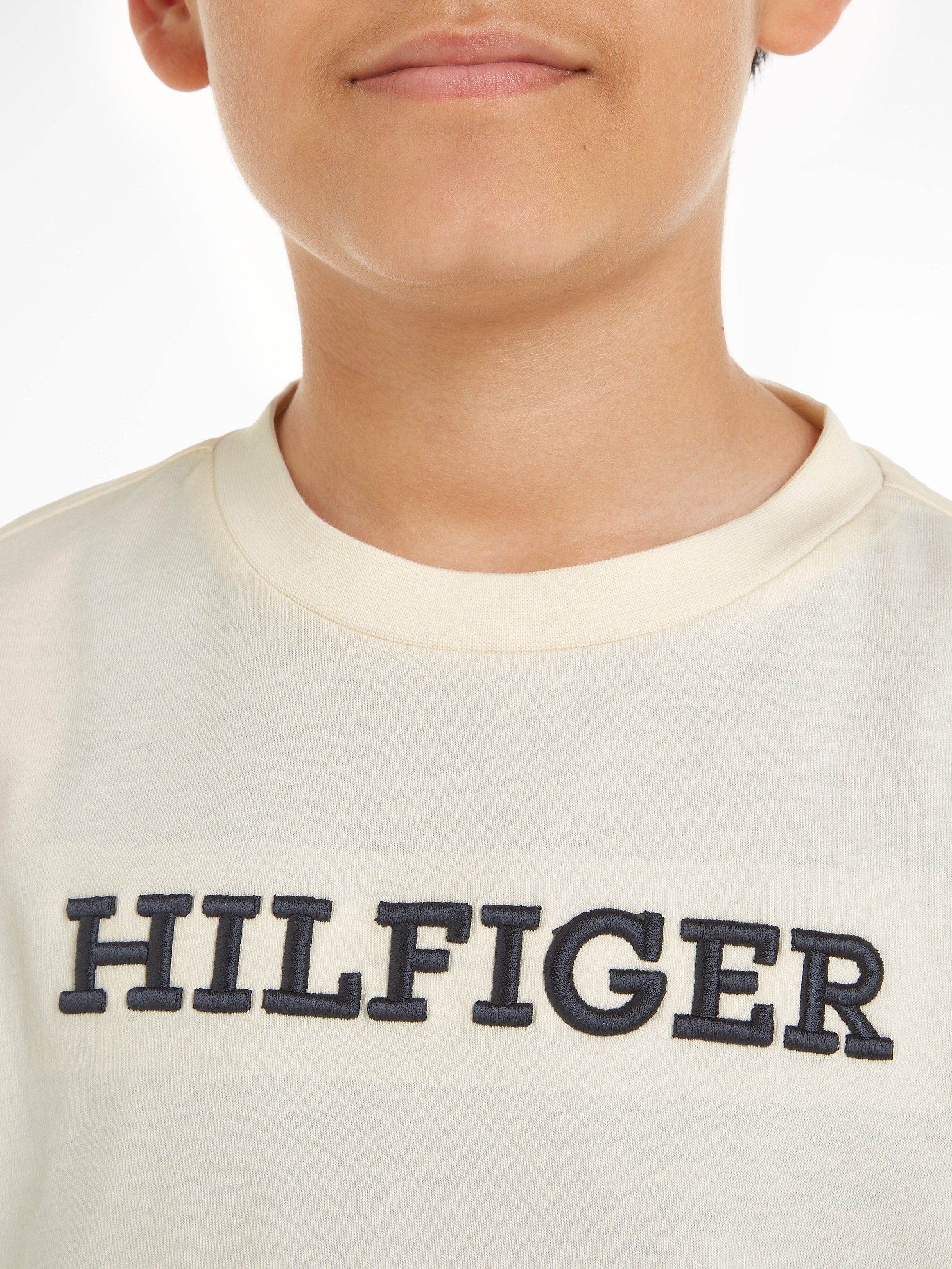 Tommy Hilfiger T-Shirt »U MONOTYPE TEE S/S« mit grosser Logo-Stickerei