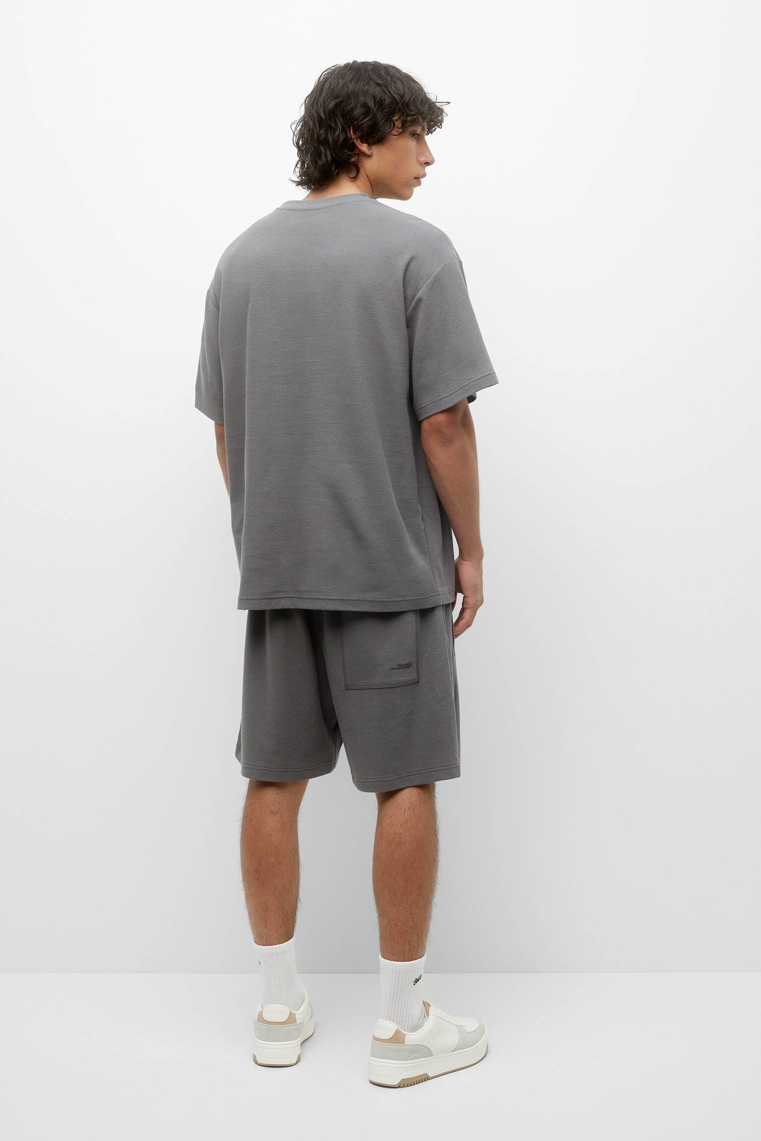 Conjunto de moletom bermuda texturizada - cinza antracite