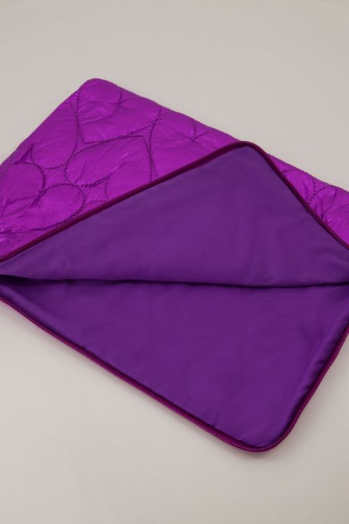Paarse metallic laptop hoes met hartjes patroon