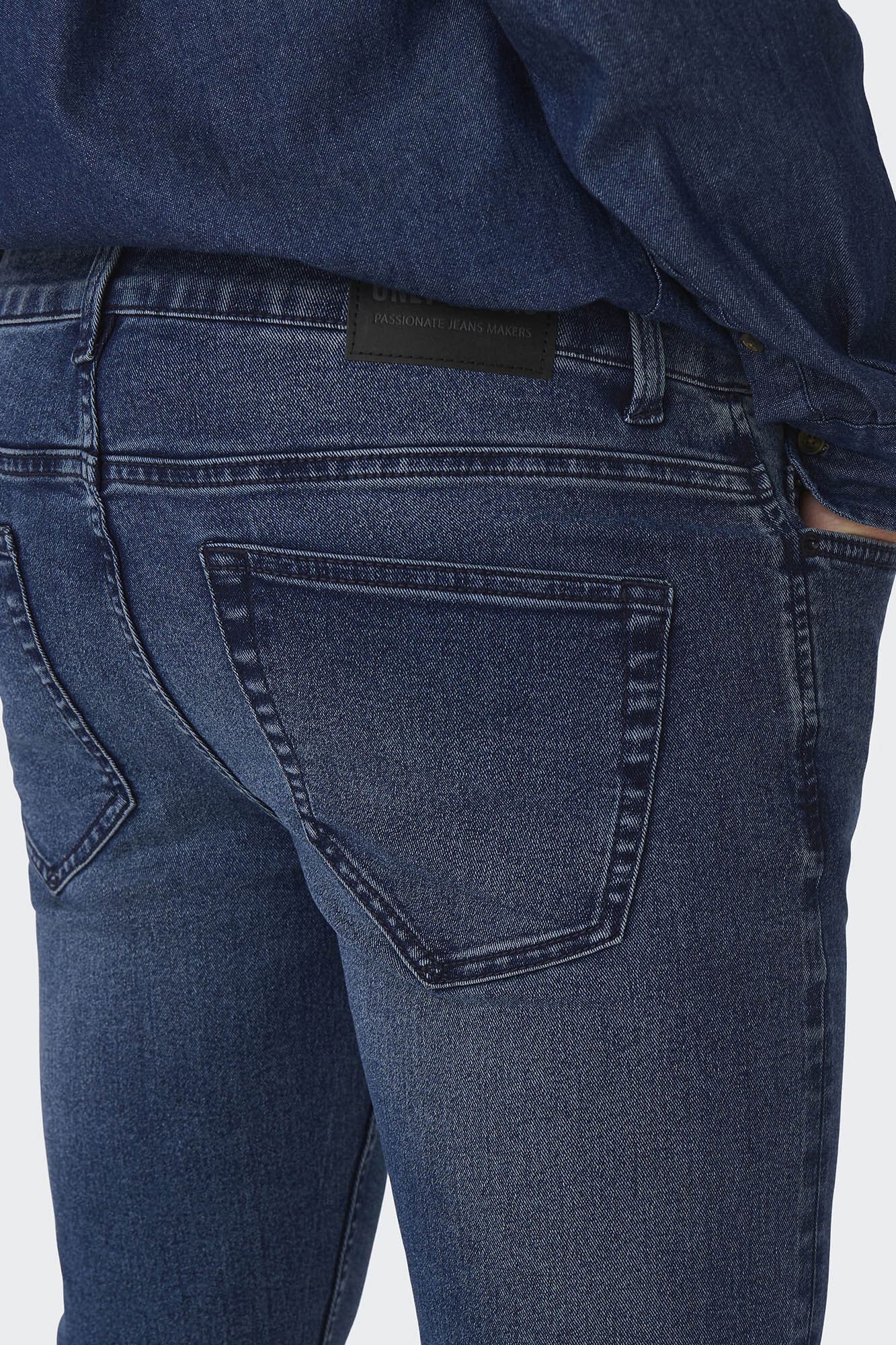 calça jeans slim fit com 5 bolsos