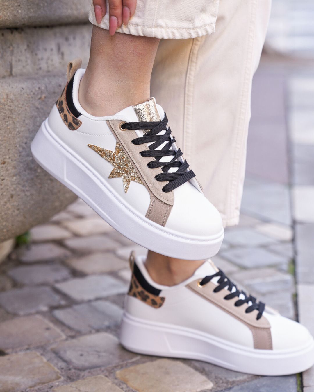 Basket femme blanche noire à lacets étoile - Ombeline