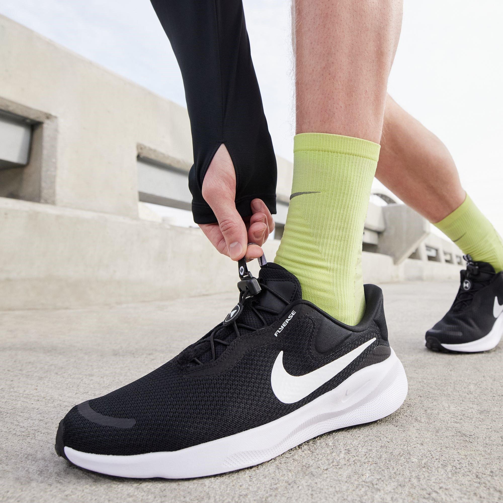 Nike Revolution 7 FlyEase Mens Easy On Off Road Running Shoes