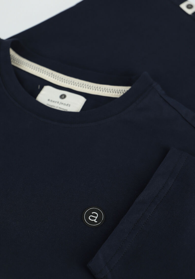 ANERKJENDT donkerblauwe anerkjendt t-shirt akrod noos tee