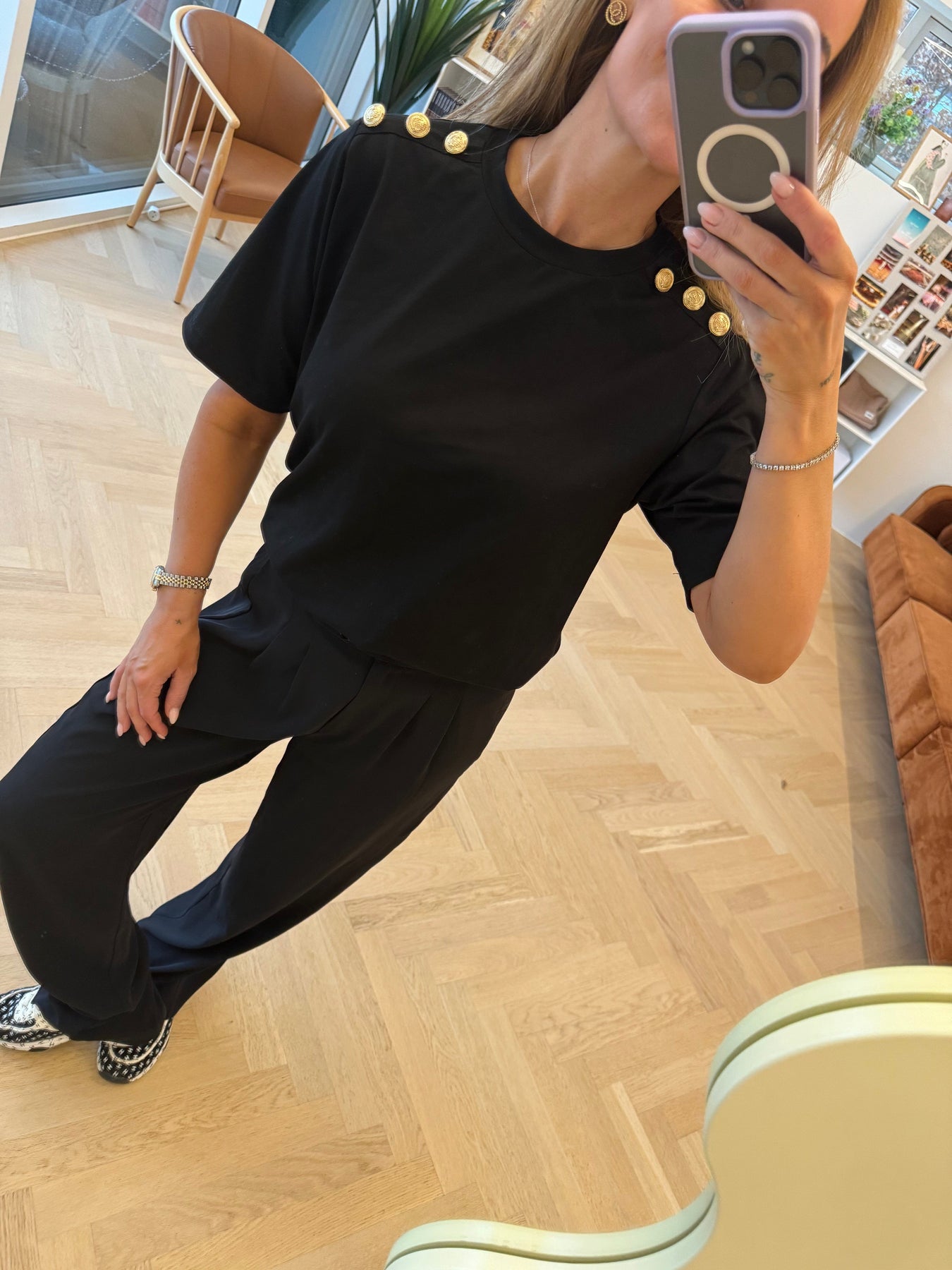 Valentin Studio Gold Button Casual T-shirt black