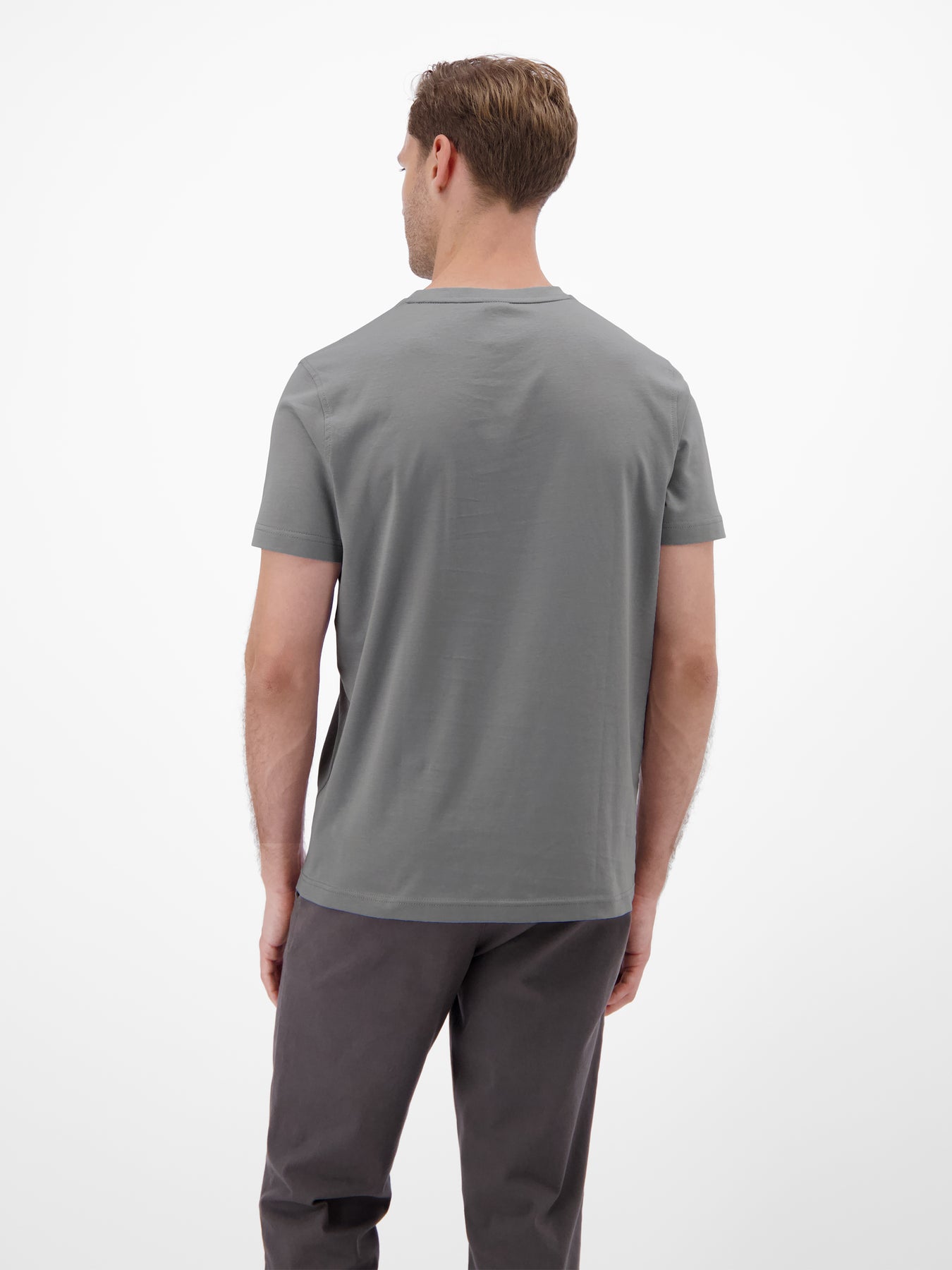 Basic T-Shirt mit Logostitck, unifarben
