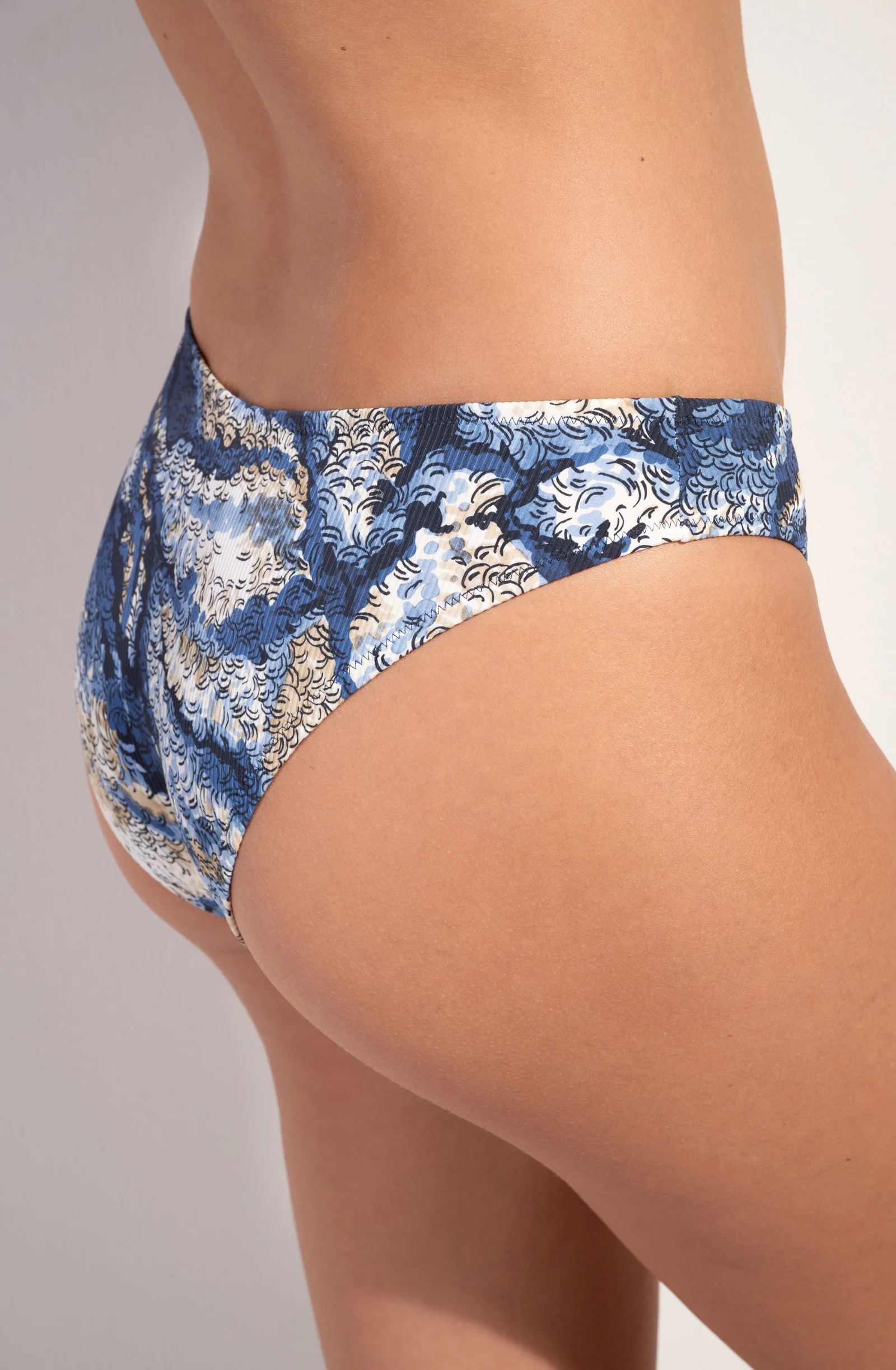 tizya Bas de maillot culotte échancrée imprimé Wave