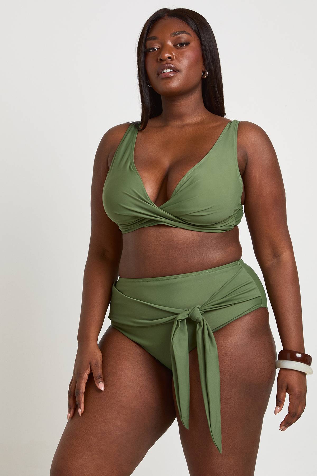 boohoo Haut De Bikini Grande Taille À Détail Torsadé Devant