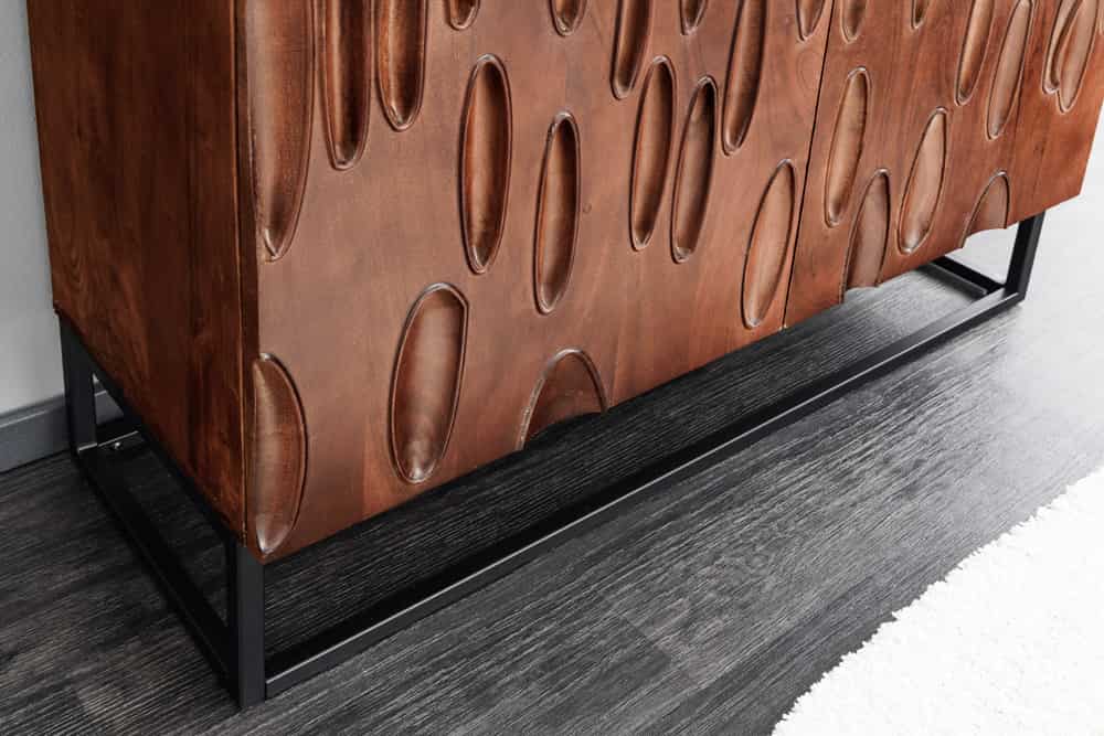 Massives Highboard DUNE 120cm walnuss-braun Akazienholz 3D-Design schwarz Metall