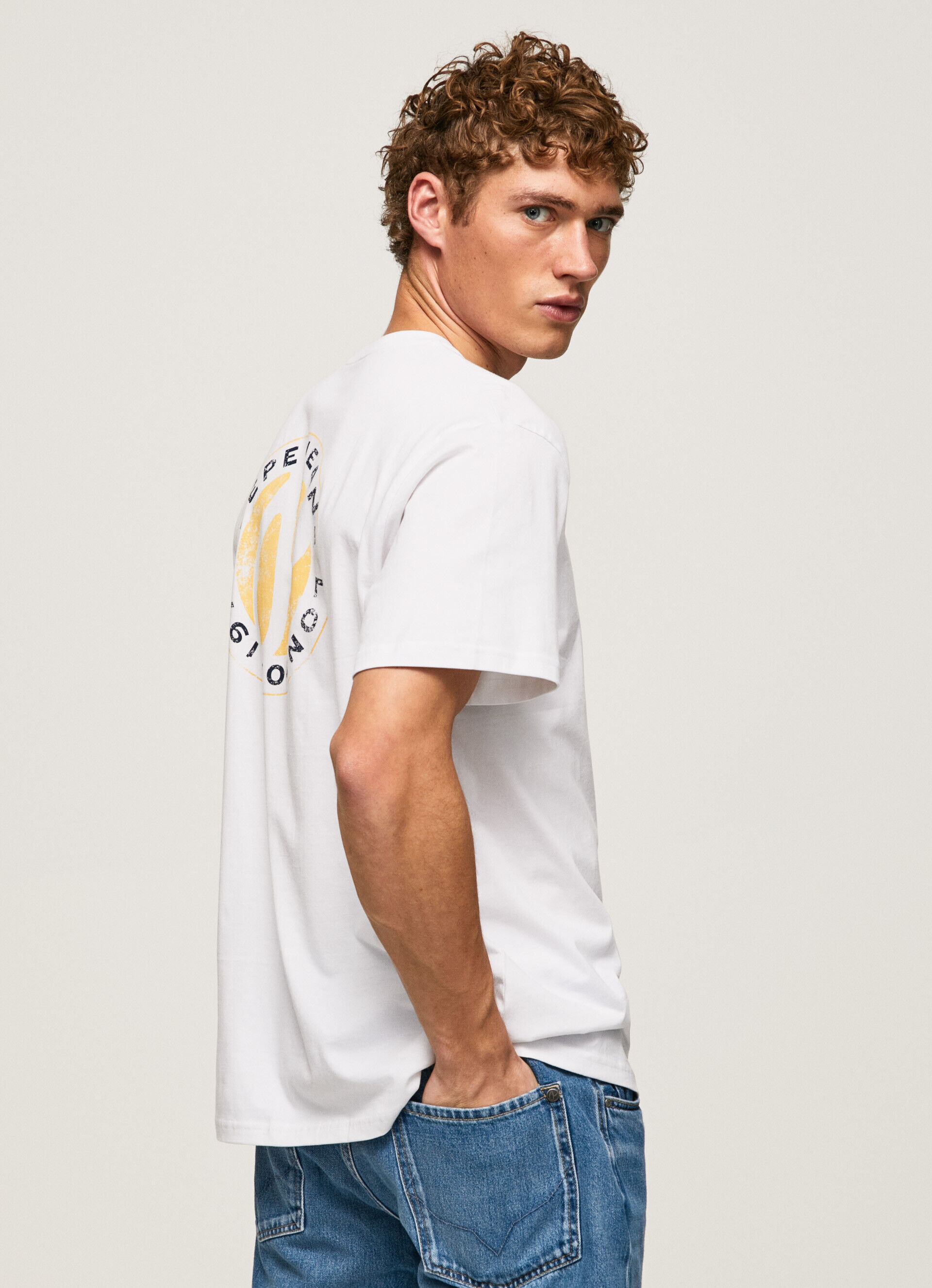 CAMISETA COM LOGOTIPO ESTAMPADO - branca