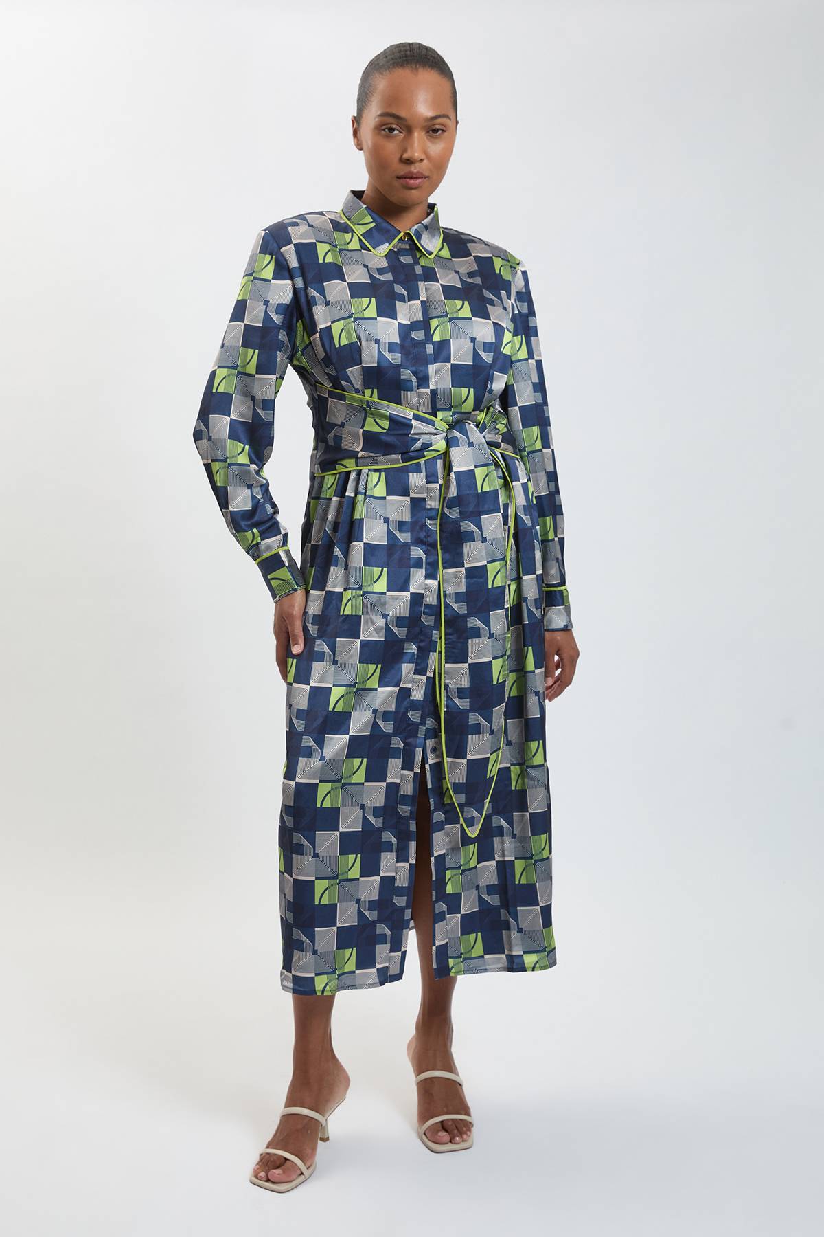 KarenMillen Robe Midi Grande Taille En Satin Martelé À Imprimé Géométrique Avec Ceinture À Nouer