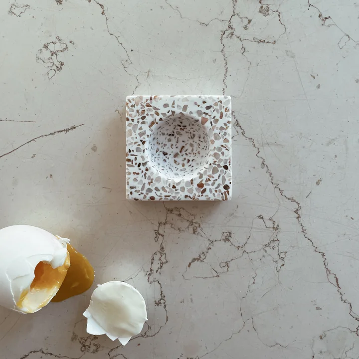 Humdakin - Terrazzo Eierbecher, 6 x 6 cm, rot / beige