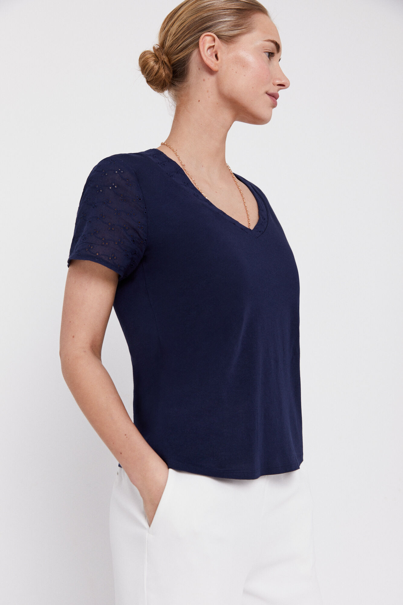 Camiseta combinada bordada em inglês - Azul Marinho