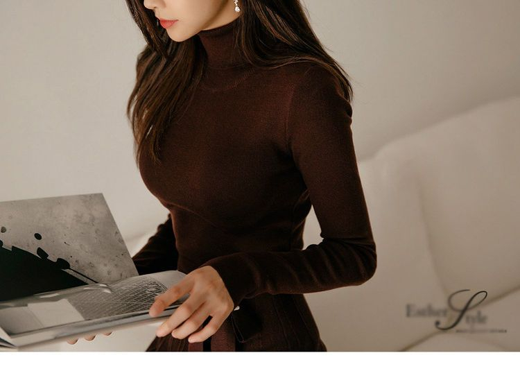 Yilda - Gebreide midi-jurk met lange mouwen en mock neck