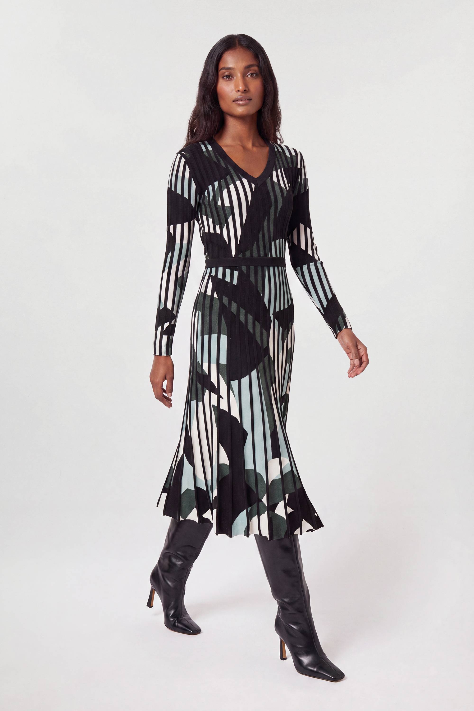 KarenMillen Robe Mi-Longue Évasée en Maille Jacquard Zèbre