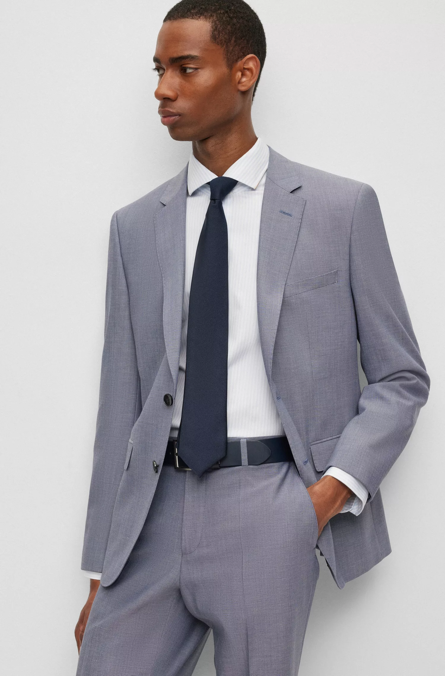Camisa BOSS preta de corte regular em algodão listrado.
