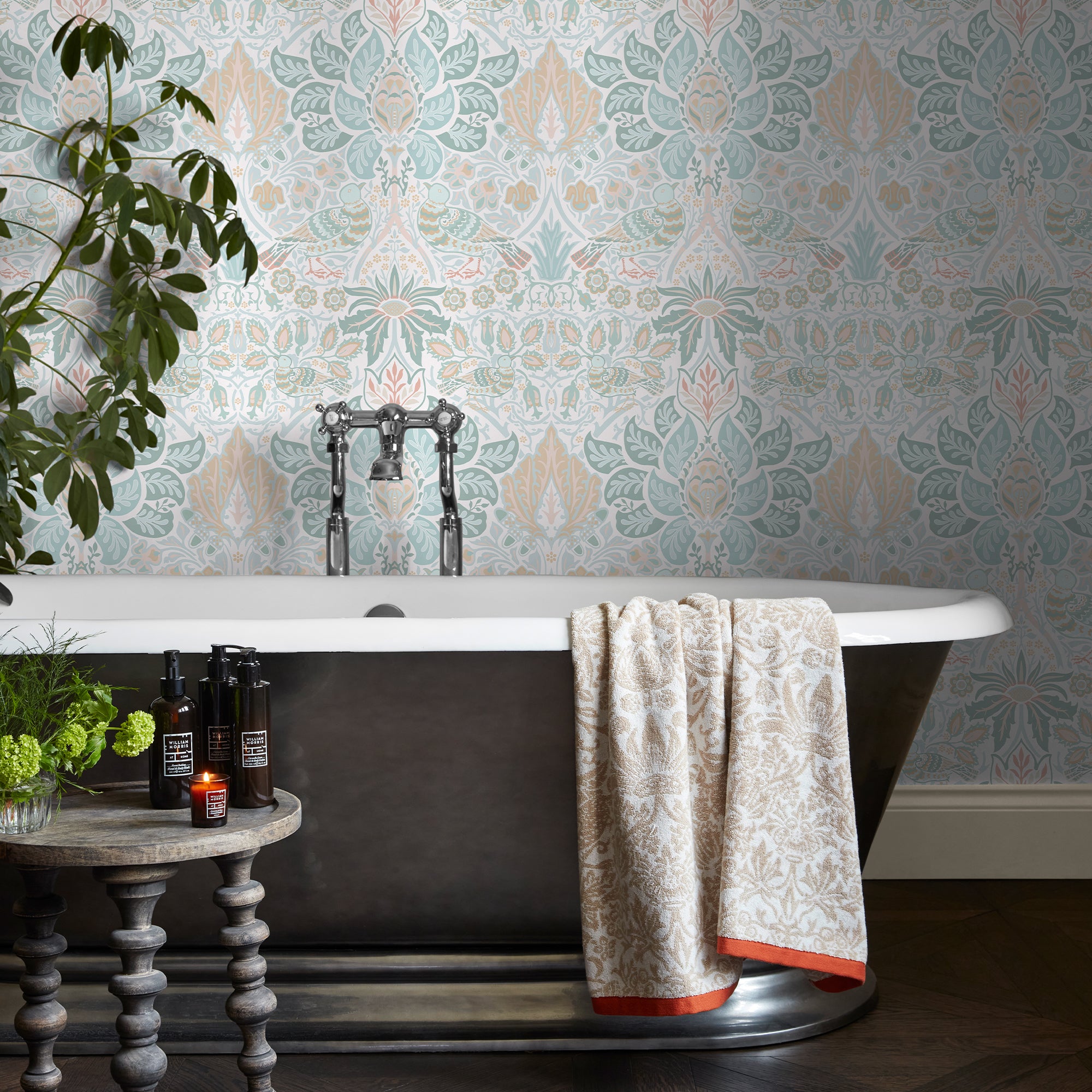William Morris at Home Vliesbehang - Dove & Rose Haze - 1000x52