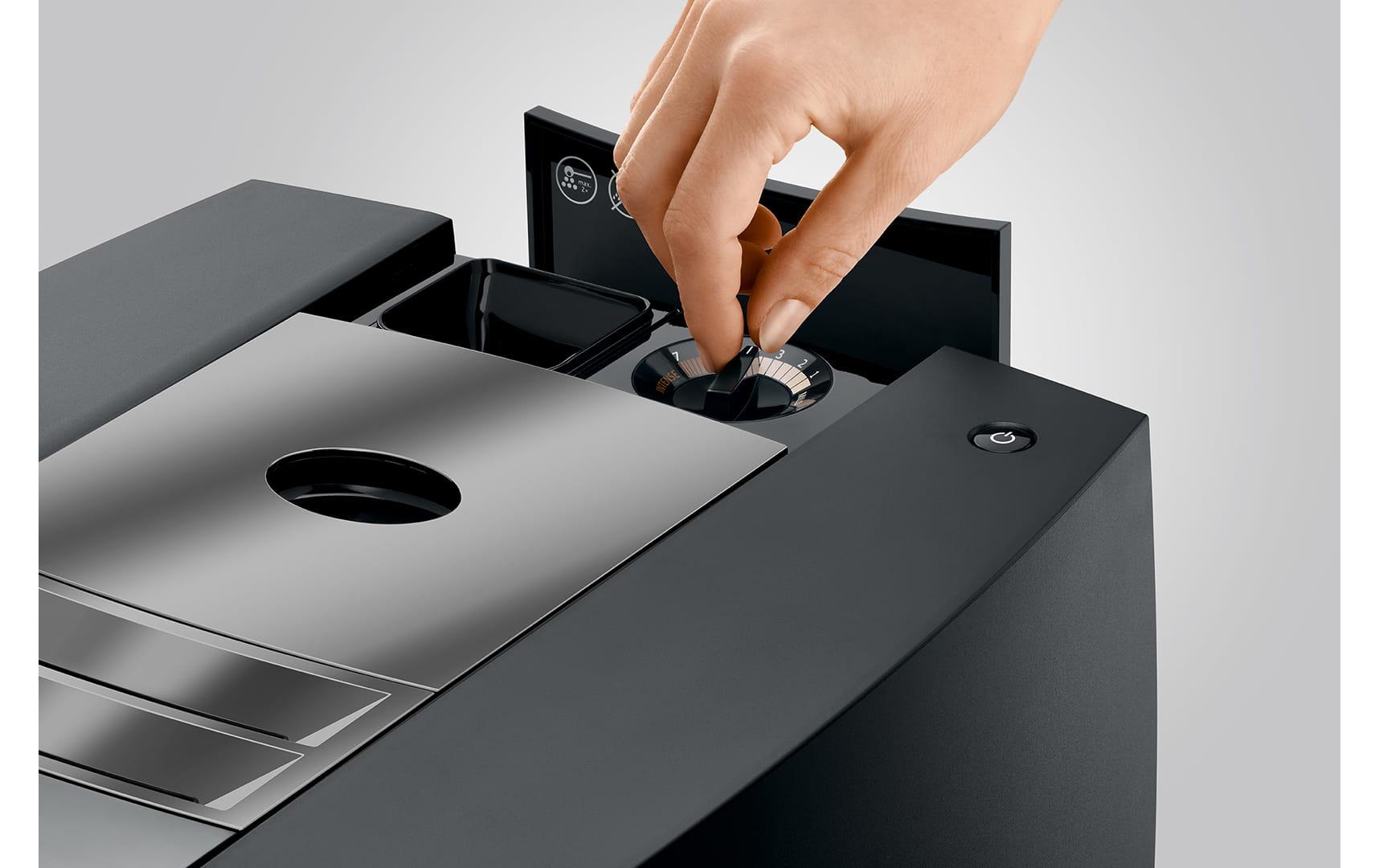Kaffeevollautomat J10 Piano Schwarz<br>Vollautomatische Kaffeemaschine