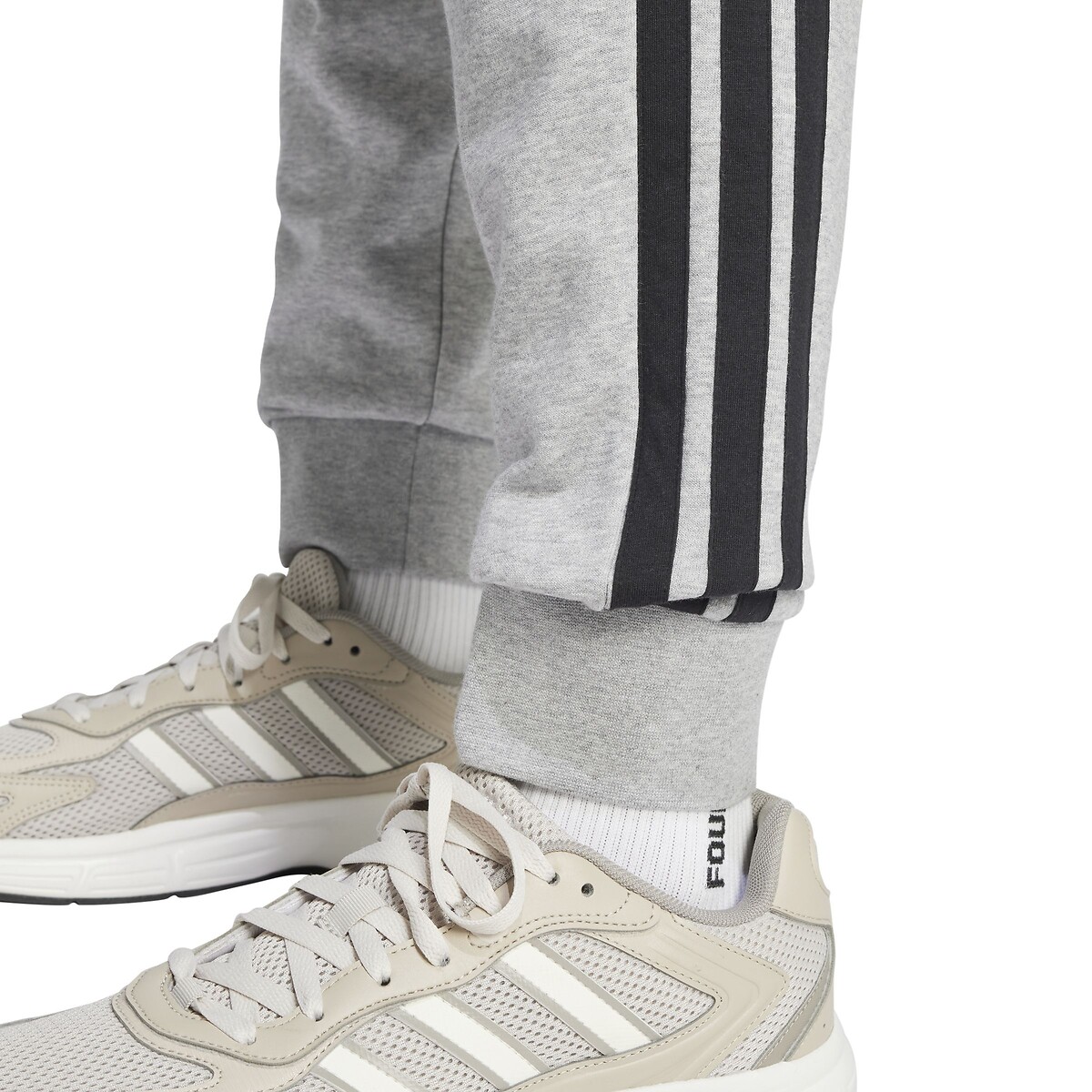 ADIDAS ROUPAS ESPORTIVAS<br>Calças Trag com 3 listras Essencial