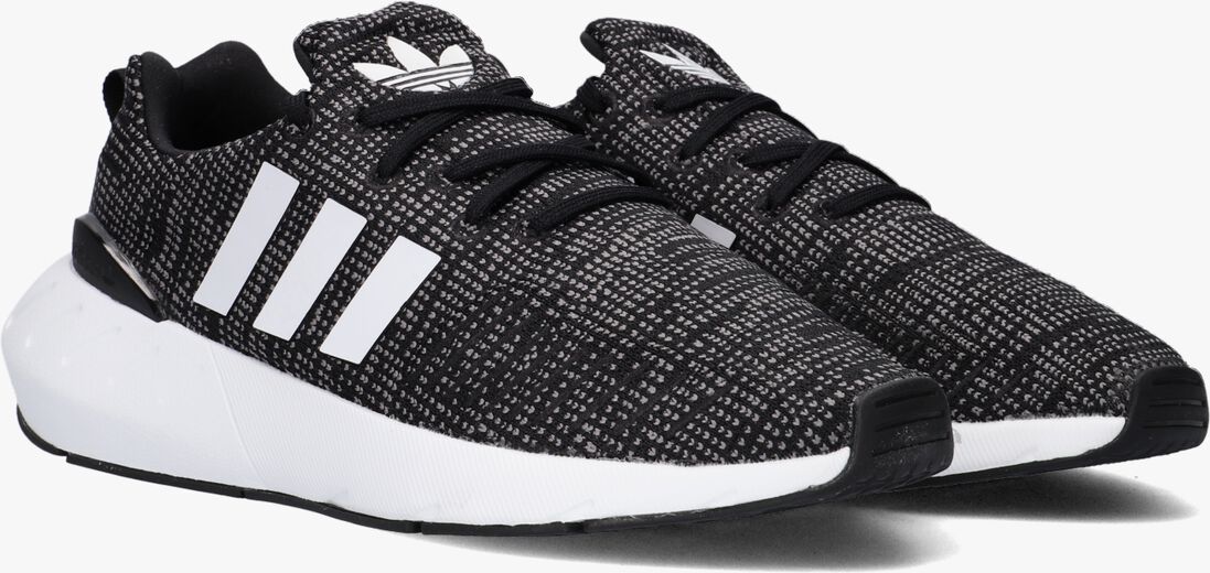 ADIDAS zwarte adidas lage sneakers swift run 22 j