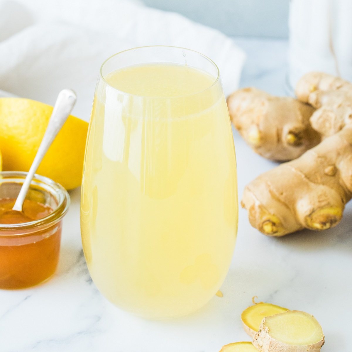 Medical Medium Cleanse to Heal: Healing Plans for Sufferers of Anxiety, Depression, Acne, Eczema, Lyme, Gut Problems, Brain Fog, Weight Issues, Migraines, Bloating, Vertigo, Psoriasis, Cysts, Fatigue, PCOS, Fibroids, UTI, Endometriosis & Autoimmune (