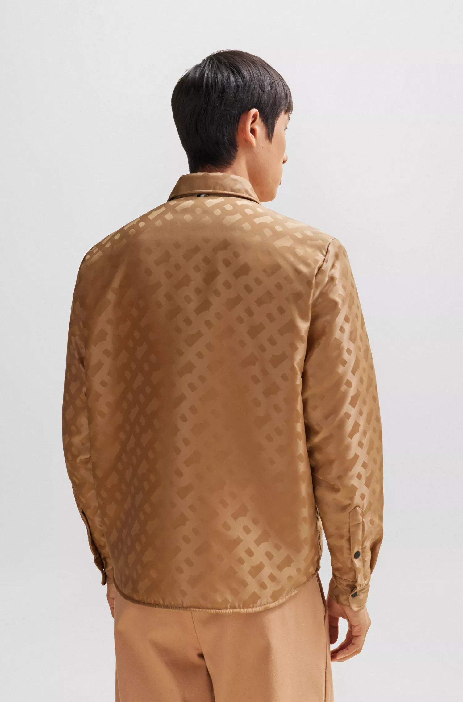 Camisa BOSS preta de corte relaxado em tecido com monograma e gola Kent.