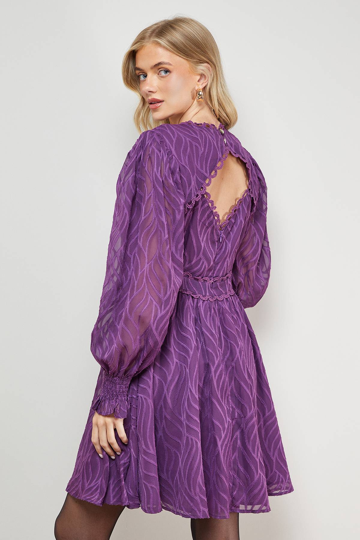 Oasis Robe Mini à Manches Bouffantes avec Détails de Finition Jacquard Animal