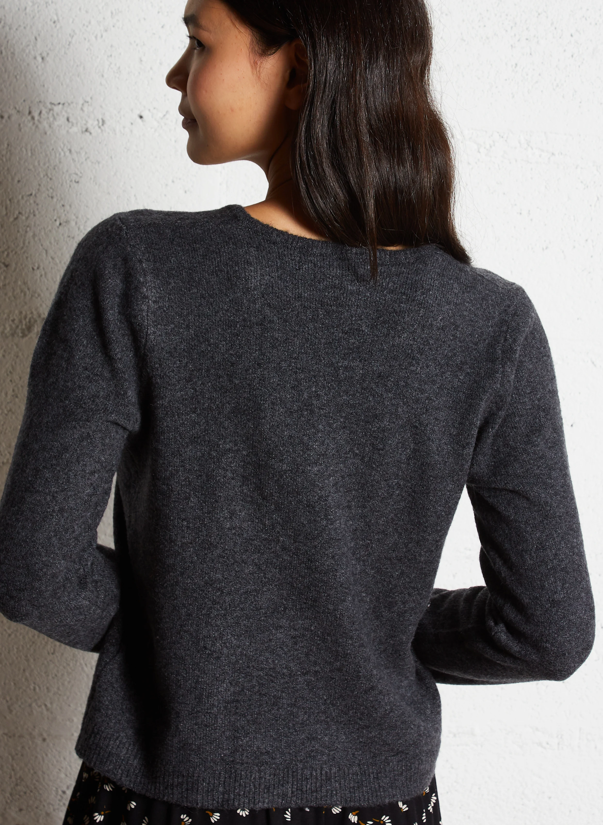 Pull ajusté à col V | Gris