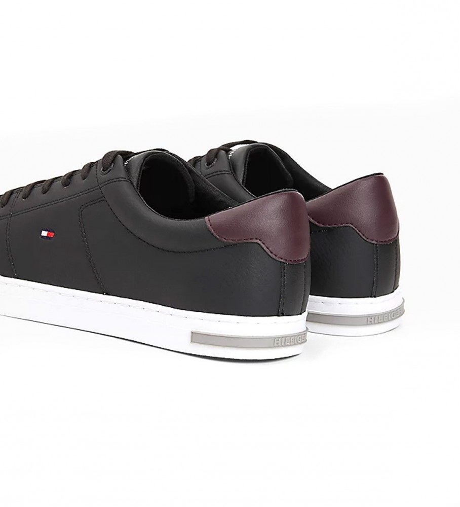 Tênis Tommy Hilfiger Essential em couro vulcanizado, preto