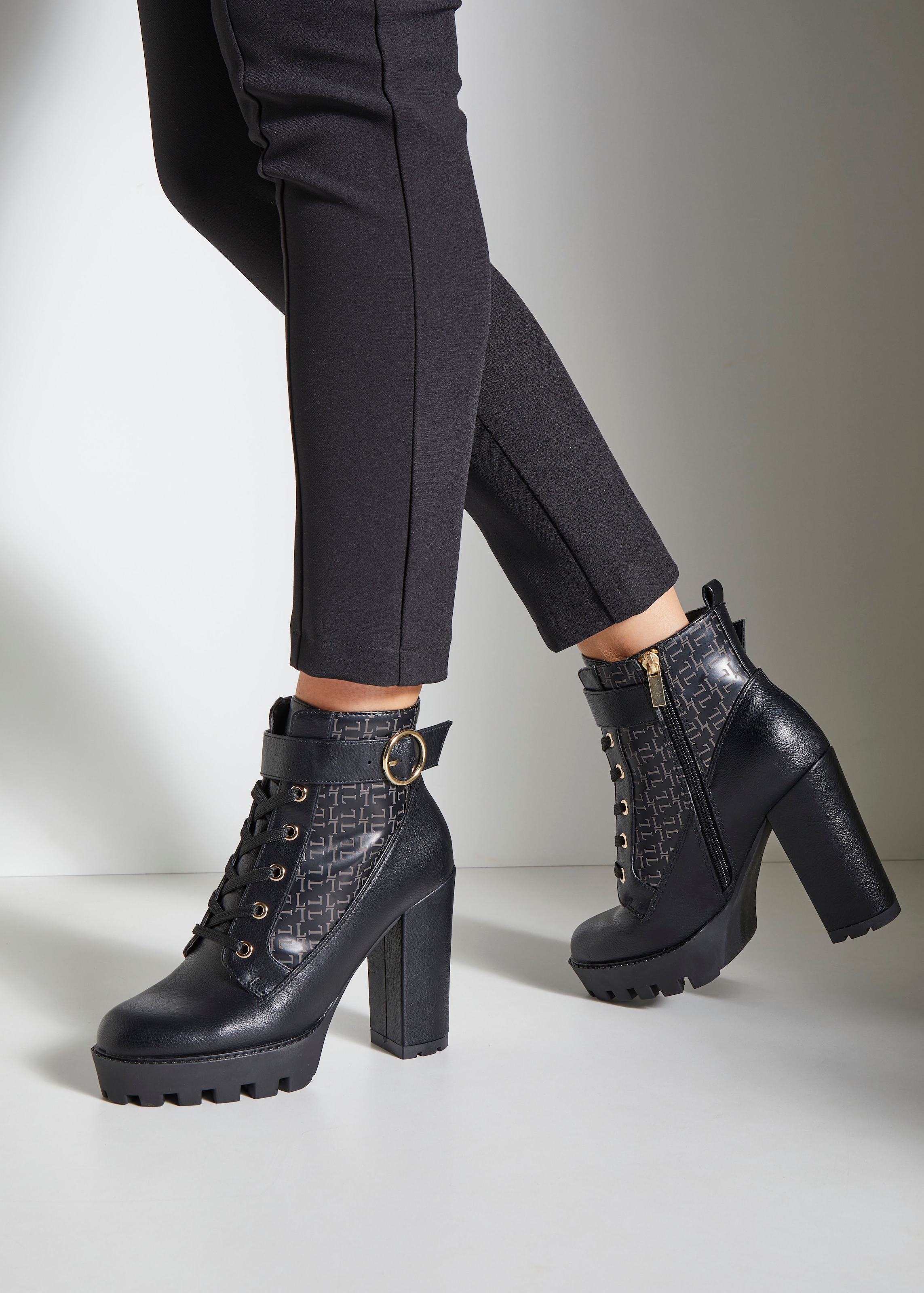 LASCANA Stiefelette  mit Blockabsatz & raffinierter Musterung, High-Heel-Stiefelette VEGAN