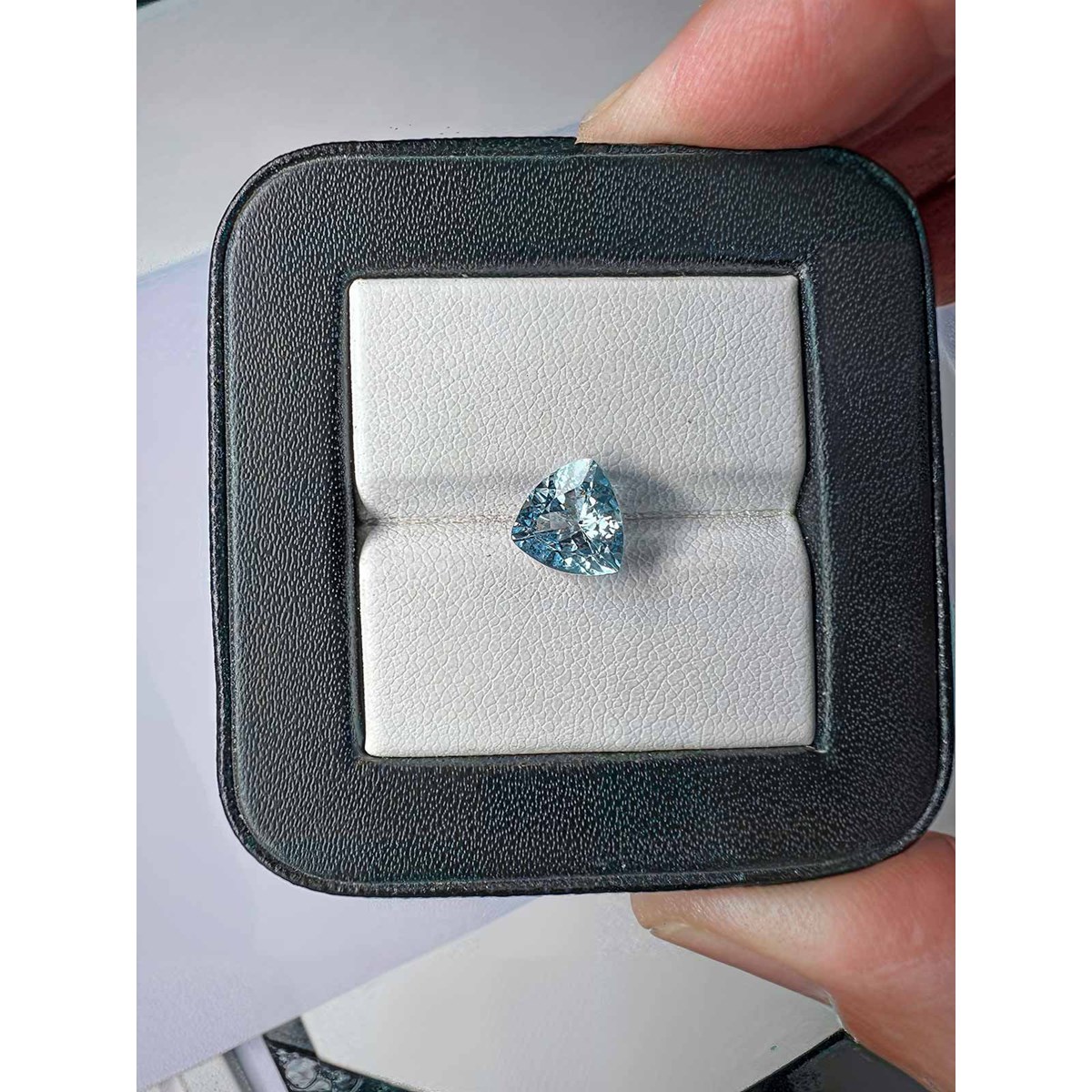 Aigue-Marine Trillion de 1.46 carats - Clarté SI - Origine Afrique