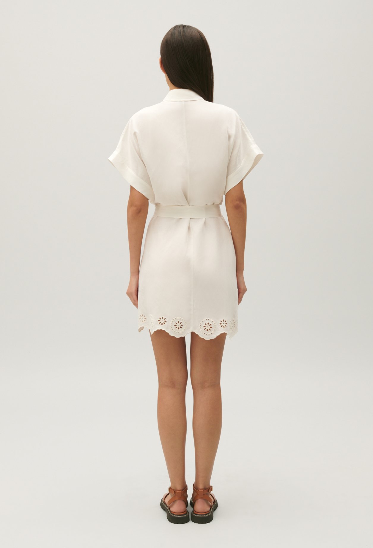 Robe chemise courte broderie anglaise