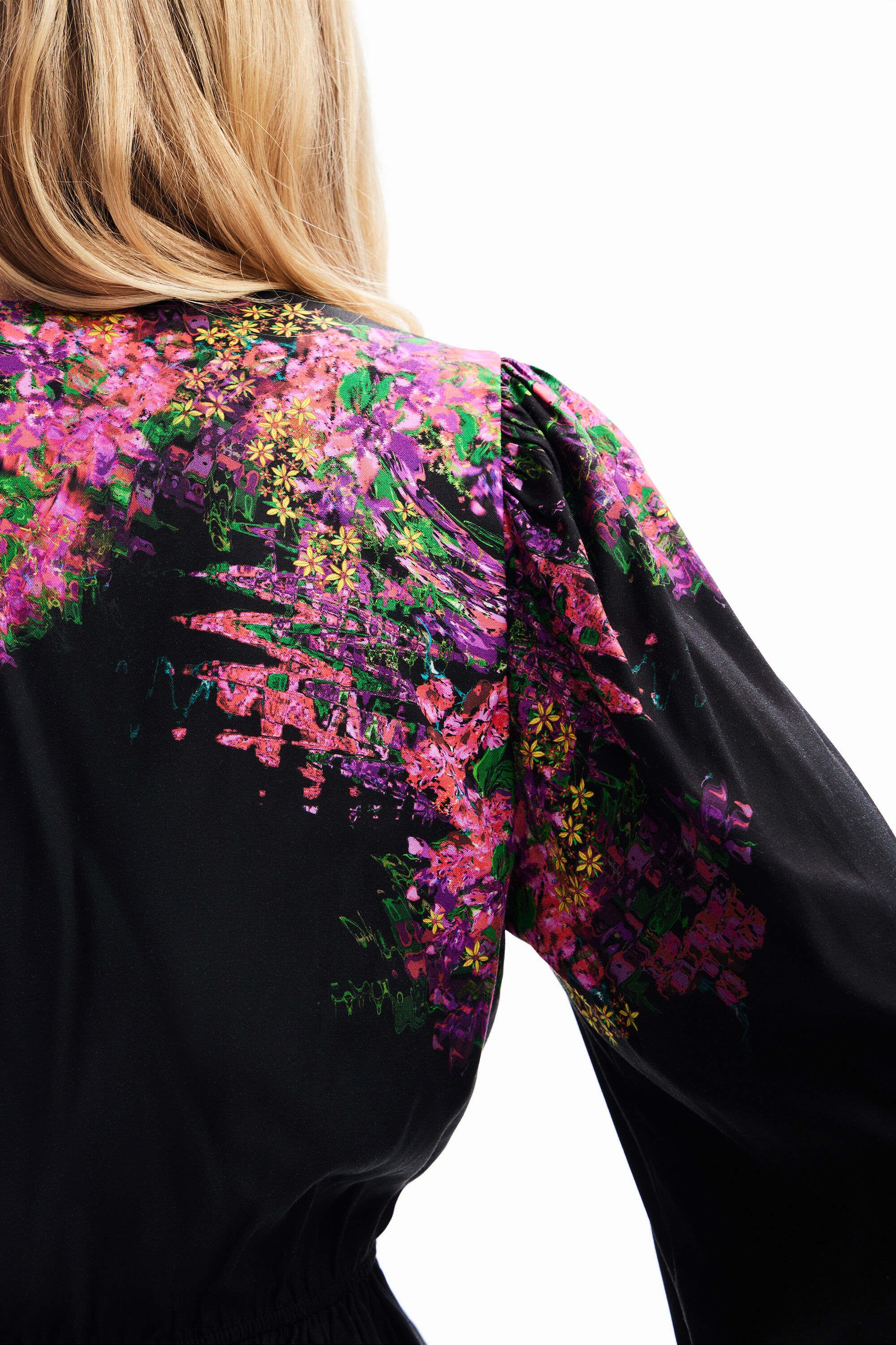 Blusa envelope com estampa floral digital