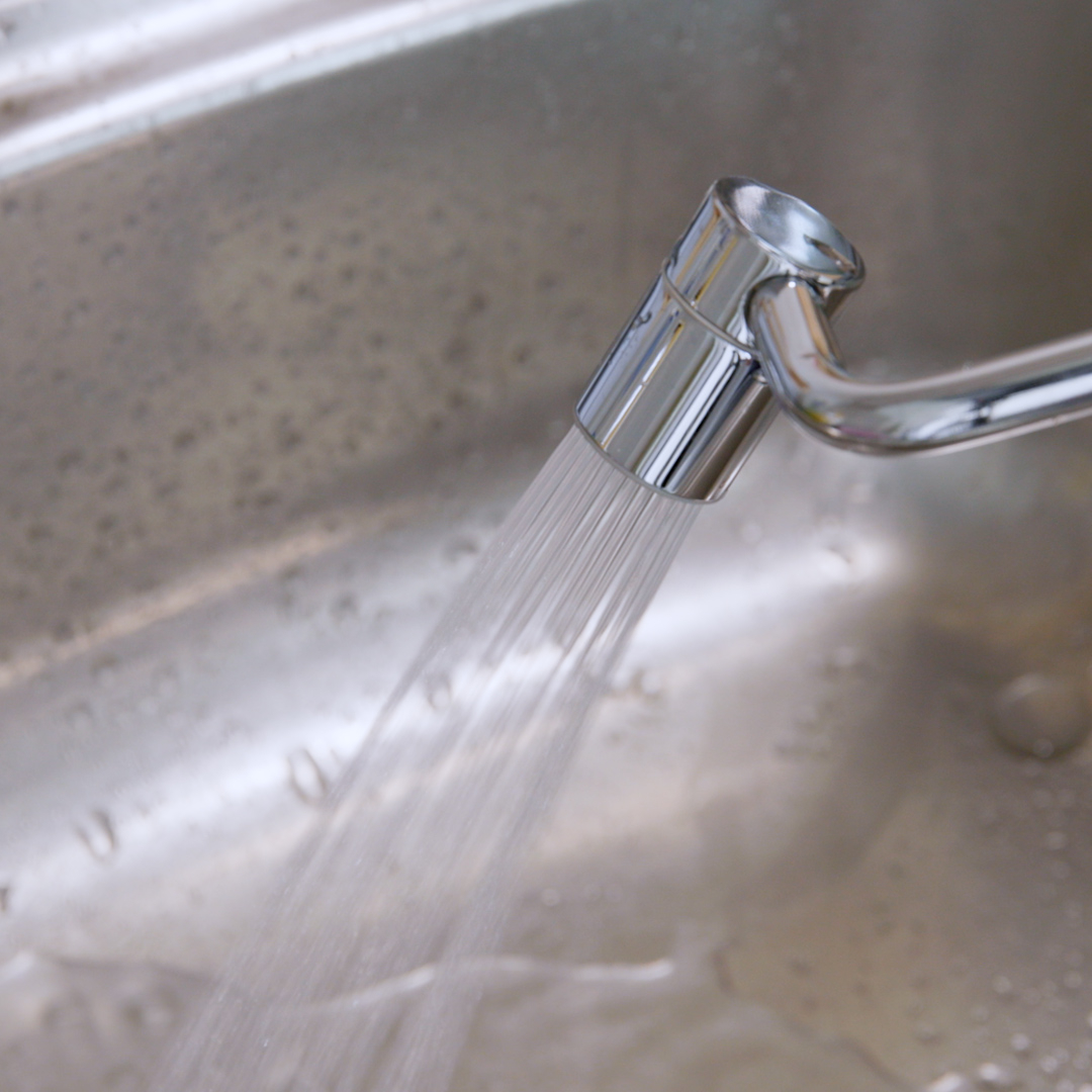 Wasserhahn Verlängerung Drehbarer Armaturen Aufsatz für Küche / Badezimmer - Schwarz