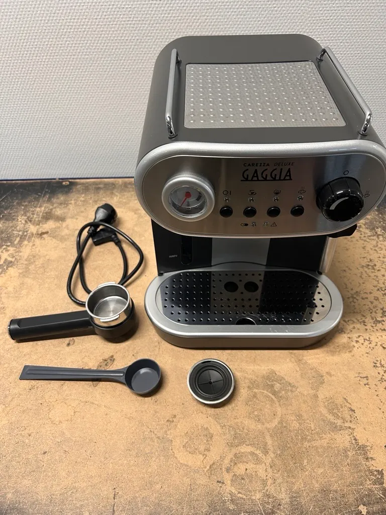 [OUTLET] - Gaggia Carezza Deluxe RI8525 - Kaffemaskine med capuccinatore - 15 bar - blæksort